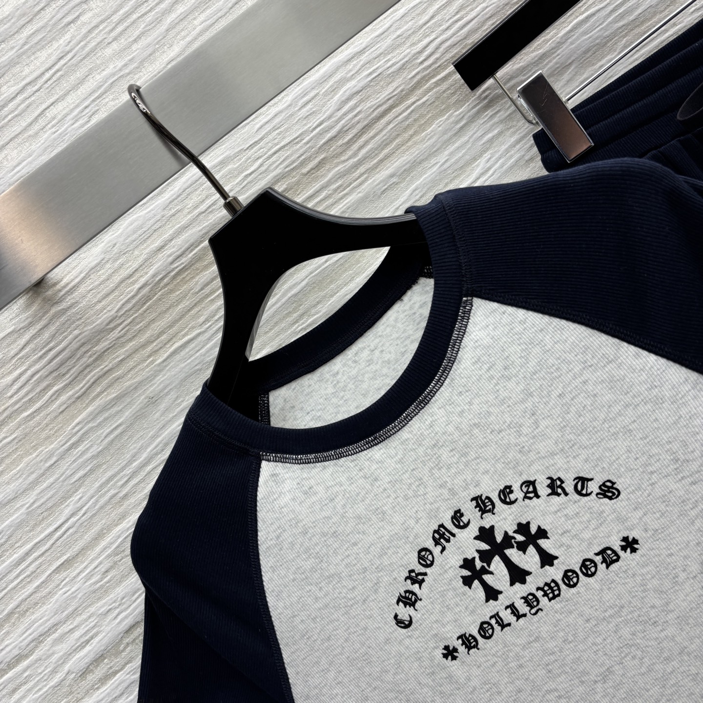Stylish Heavy-Handed Female Suit Collection with Casual Leisure Wear and Round-Cap T-Shirts - 图片 2