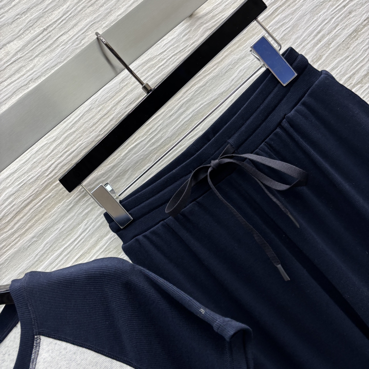 Stylish Heavy-Handed Female Suit Collection with Casual Leisure Wear and Round-Cap T-Shirts - 图片 3