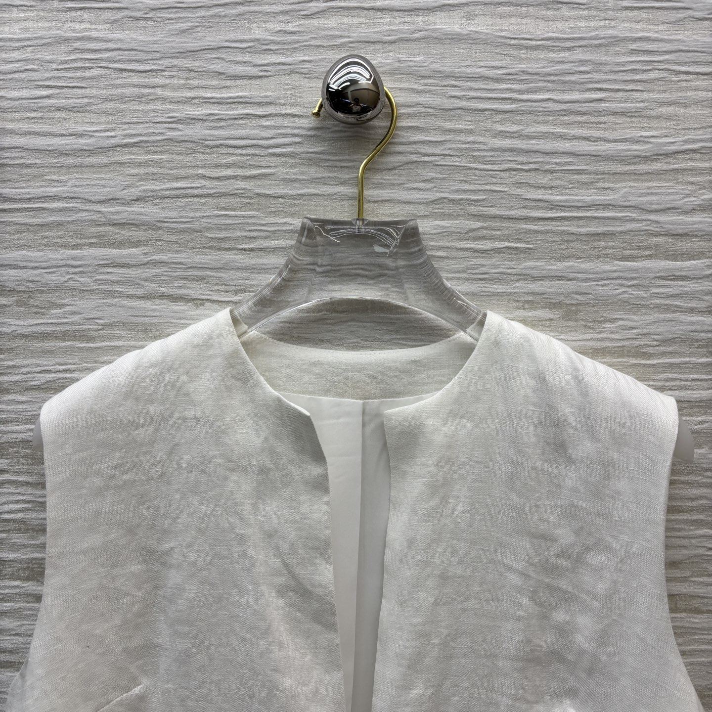 Elegant Linen Sleeveless Dress with Gold Key Detail - Classic Chic 3 i1747631740548 7240 0 1