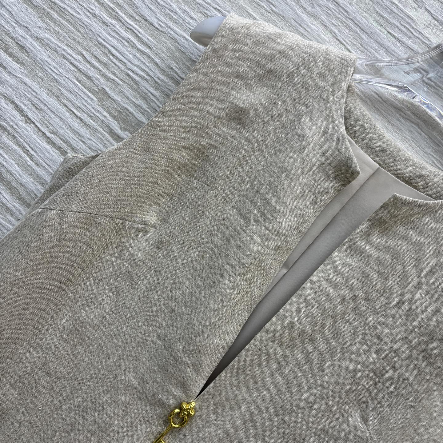 “Original Scavenger Dress: Sch’s House Spring/Summer Collection with Gold Key Button Decorations” - 图片 3