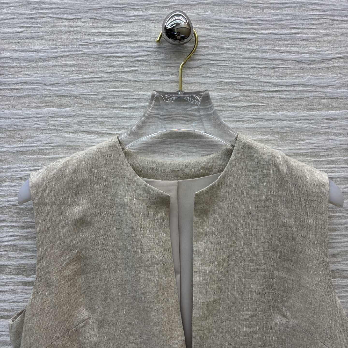 “Original Scavenger Dress: Sch’s House Spring/Summer Collection with Gold Key Button Decorations” - 图片 2