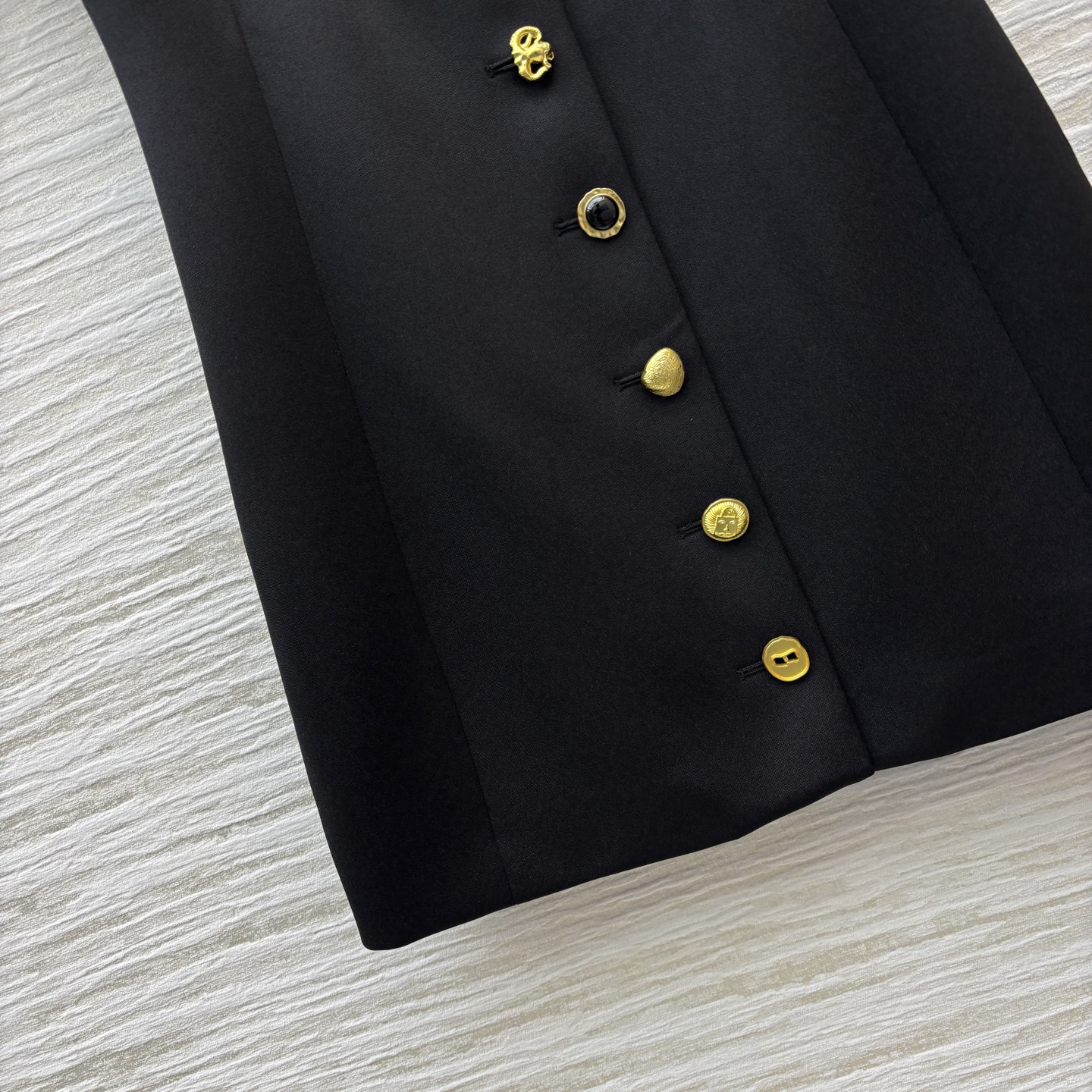 Sch V-Neck Puff Sleeve Dress with Unique Button Accents - Elegant & Chic 7 i1747632153170 9398 0 5