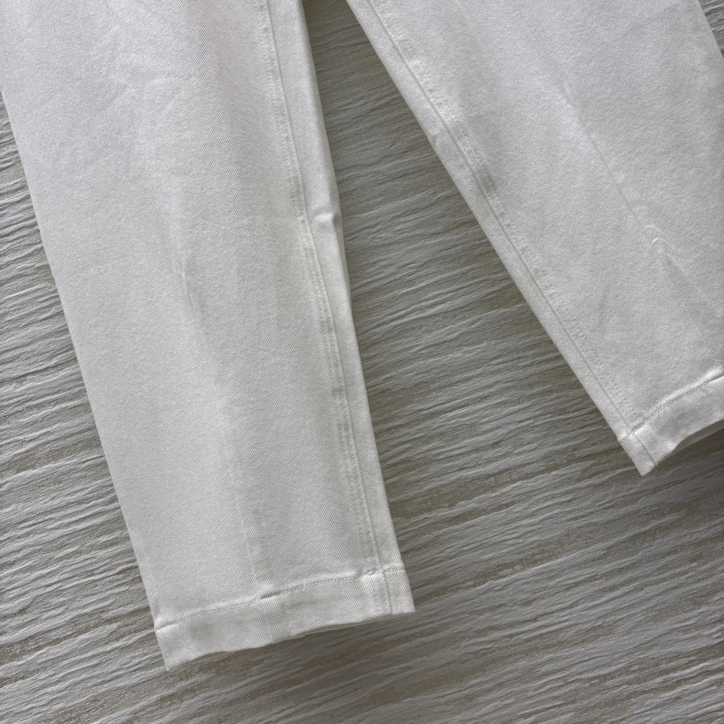 G White Logo Cropped Jeans: Effortless Style & Flattering Fit (26-31) 8 i1747732028365 7496 0 5