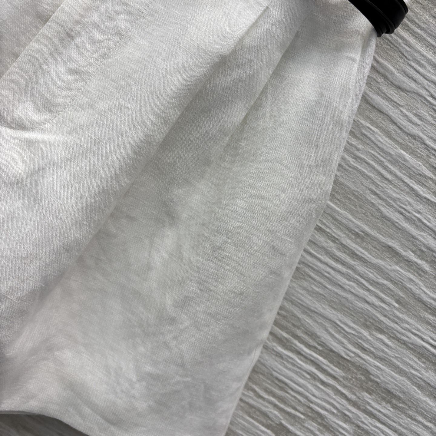 四个码SMLXL Sch家 25春夏 腰带装饰亚麻短裤 妥妥的美腿神器 高腰A字剪裁 整个版型很显瘦 定