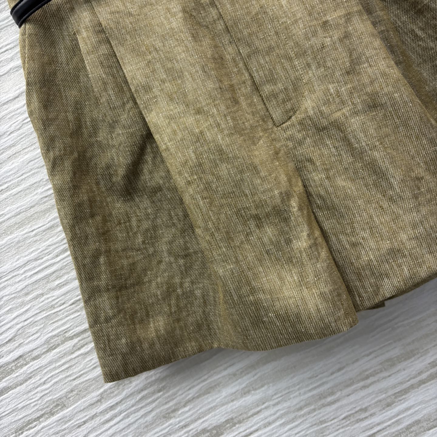 四个码SMLXL Sch家 25春夏 腰带装饰亚麻短裤 妥妥的美腿神器 高腰A字剪裁 整个版型很显瘦 定