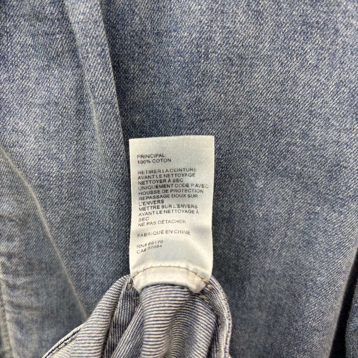 小众品牌Z家25年春夏新品 系列 灯笼袖V领牛仔连衣裙 时髦必备款 V领灯笼袖收腰设计 上身打造性感减龄