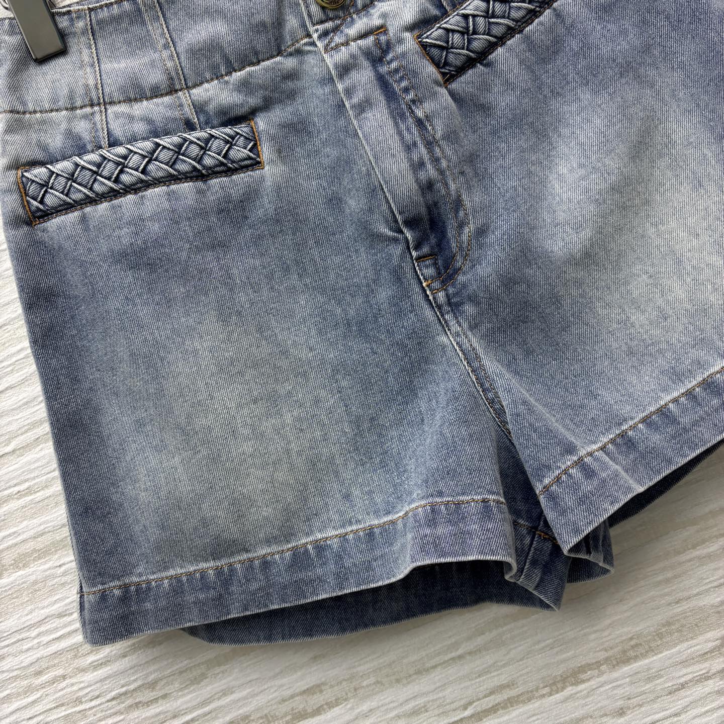 小众品牌Z家25年春夏新品 系列 高腰编织口袋牛仔短裤 少女感十足 上身可爱俏皮又时髦 高腰a字版型超级