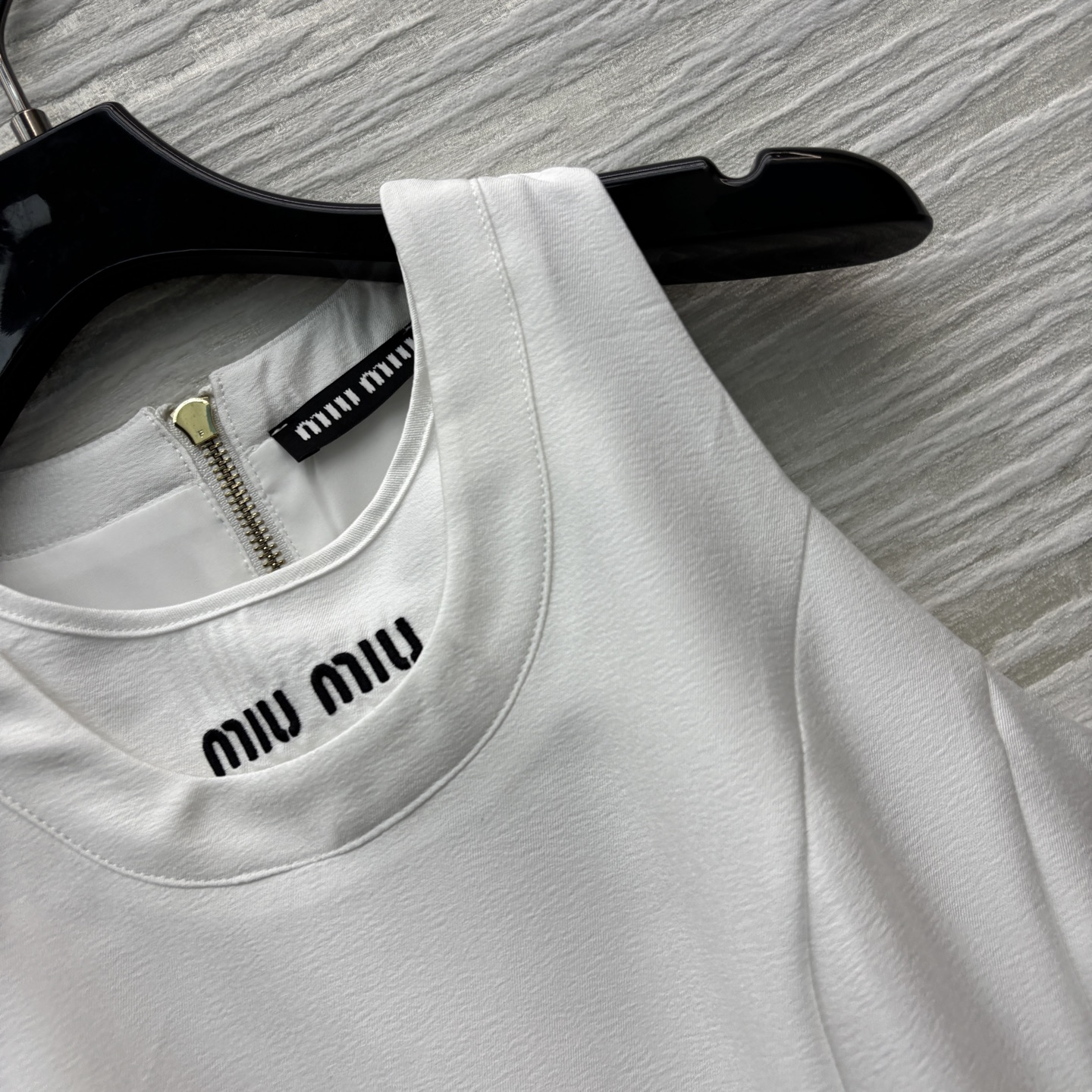 Miu家 25春夏 立体收腰无袖A字连衣裙 高级法式轻熟风 可甜可盐 简洁A字设计 优雅大气款 通勤或者