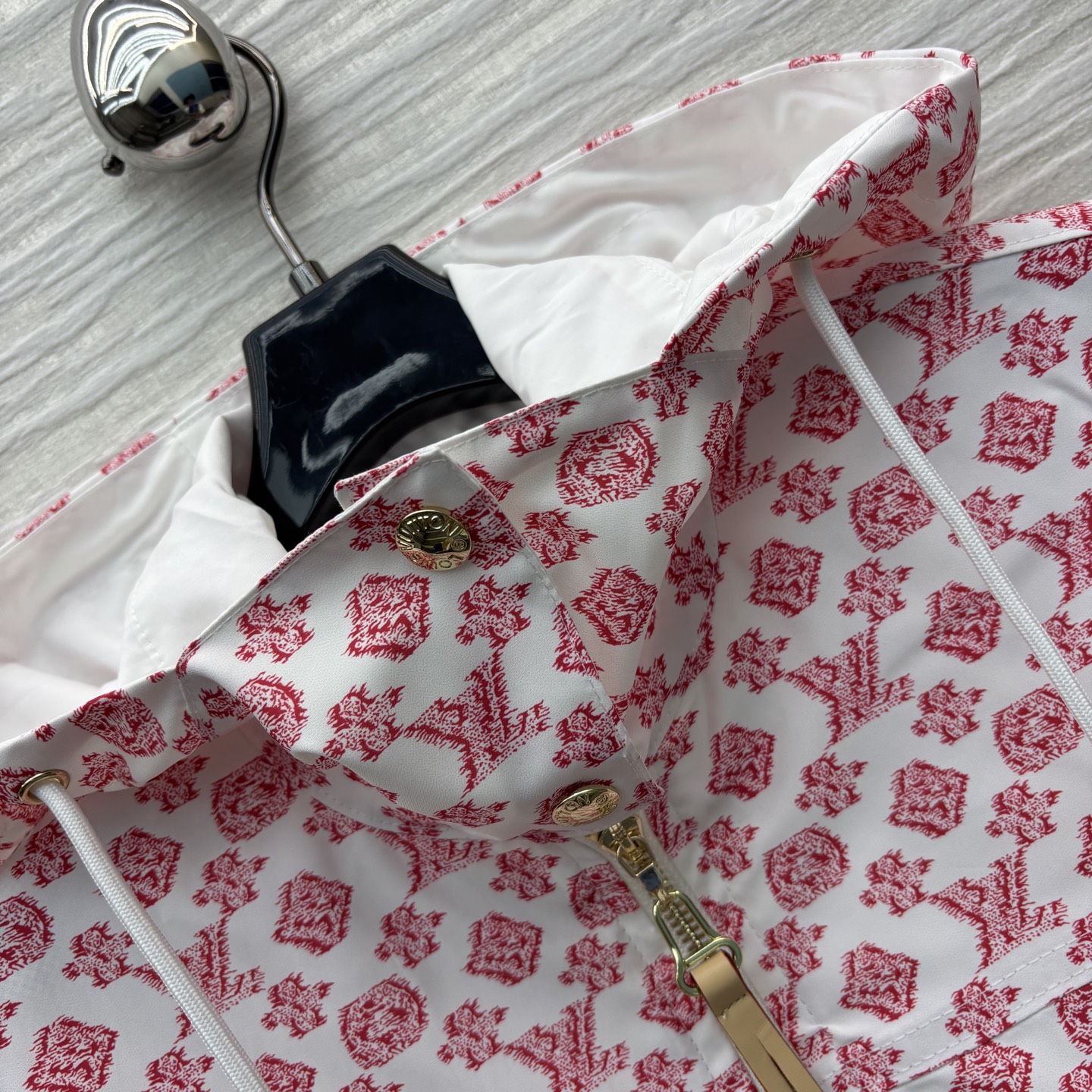 L家 25新款 老花字母印花连帽套装 连帽外套+松紧腰短裤 一套超好看 粉白撞色元素图案 上身高级又时髦