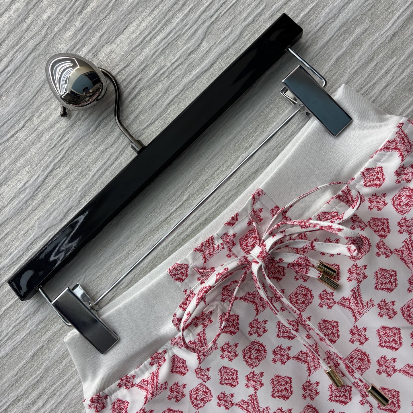 L家 25新款 老花字母印花连帽套装 连帽外套+松紧腰短裤 一套超好看 粉白撞色元素图案 上身高级又时髦