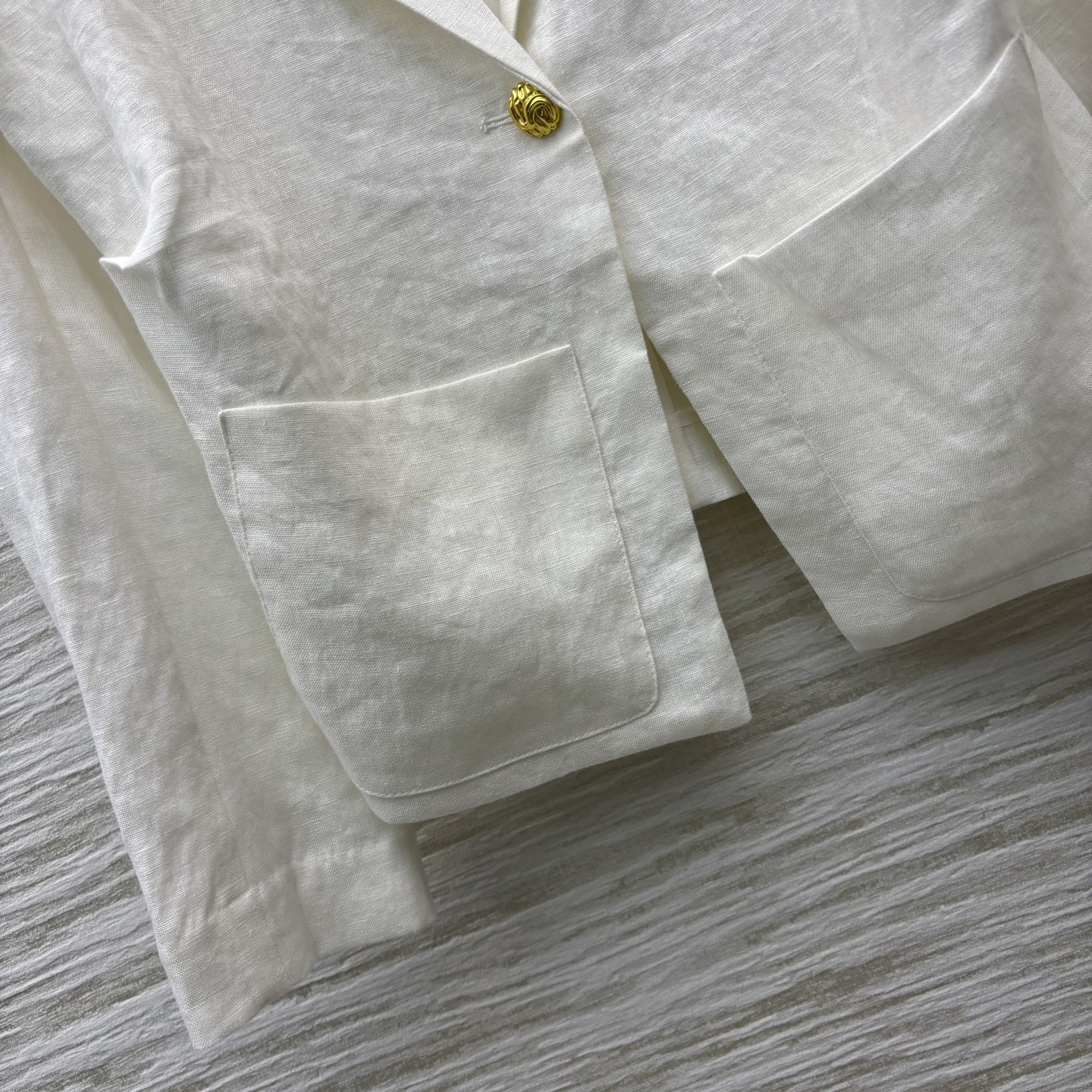 四个码SMLXL Sch家 25新款 亚麻翻领金扣收腰西服外套 时髦感西装 百搭大气 充满腔调感 独一份