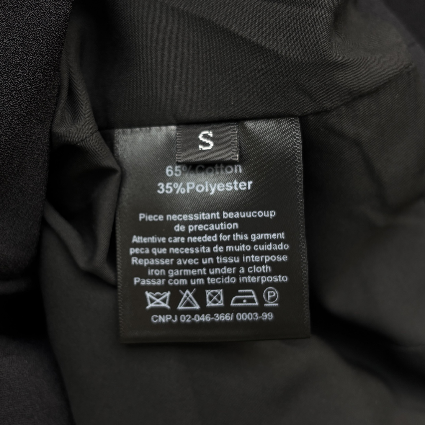 四个码数SMLXL Sch家 25新款 喇叭袖大金扣装饰西装外套  简约又不失干练  喇叭袖异形金扣瞬间