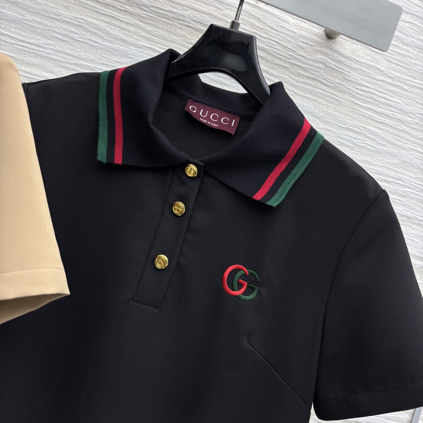 G家 25 polo领短袖连衣裙 简约设计尽显干净纯粹 领口撞色织带点缀 拼接百褶裙摆设计 低调释放个性