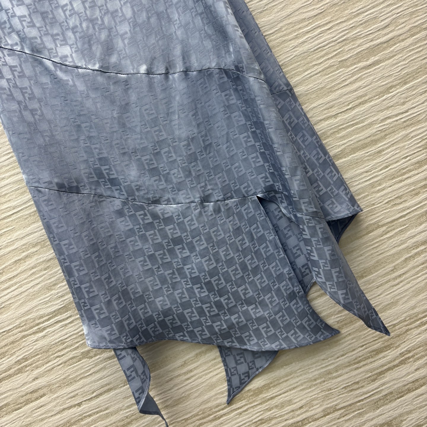 FD家 25新款  翻领抽绳衬衫+不规则半身裙 时髦精必备套装 暗纹提花衬衫套装 一套搭配绝绝子 优雅气