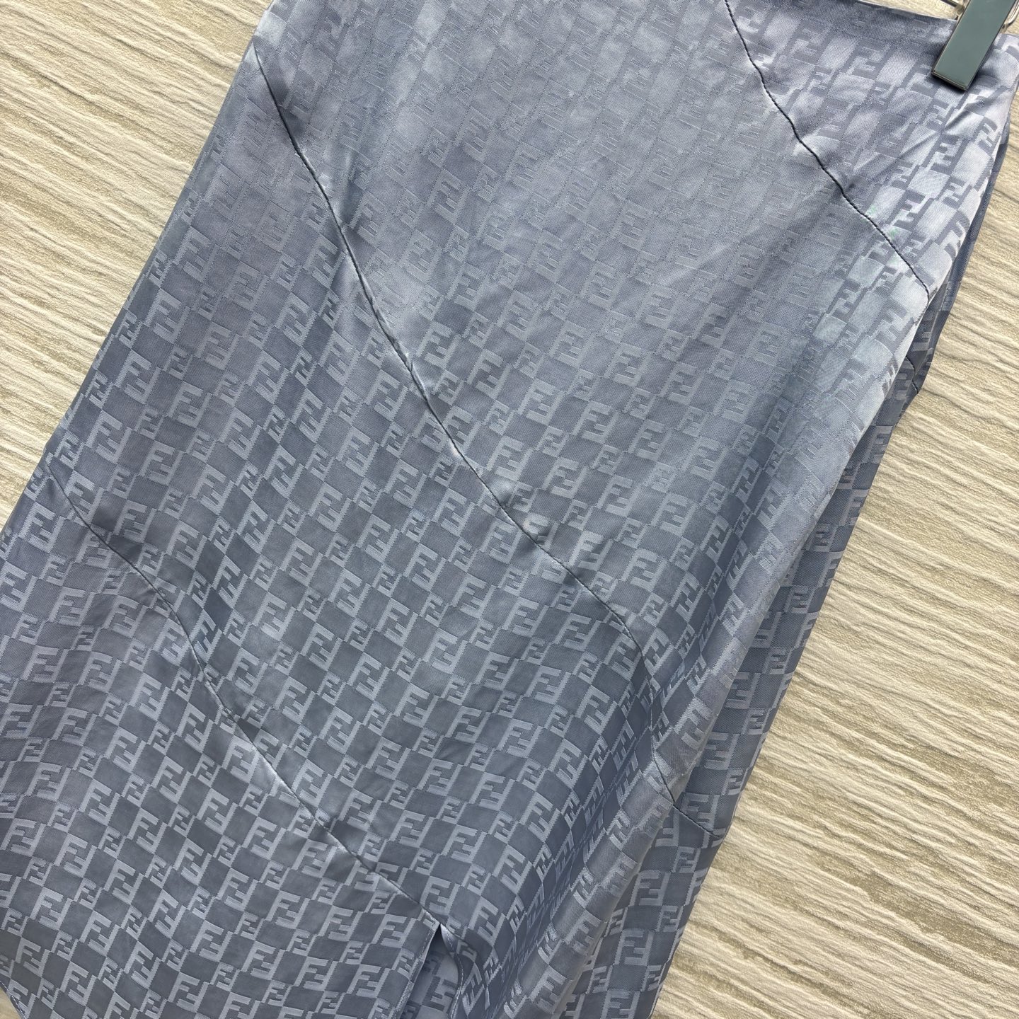 FD家 25新款  翻领抽绳衬衫+不规则半身裙 时髦精必备套装 暗纹提花衬衫套装 一套搭配绝绝子 优雅气