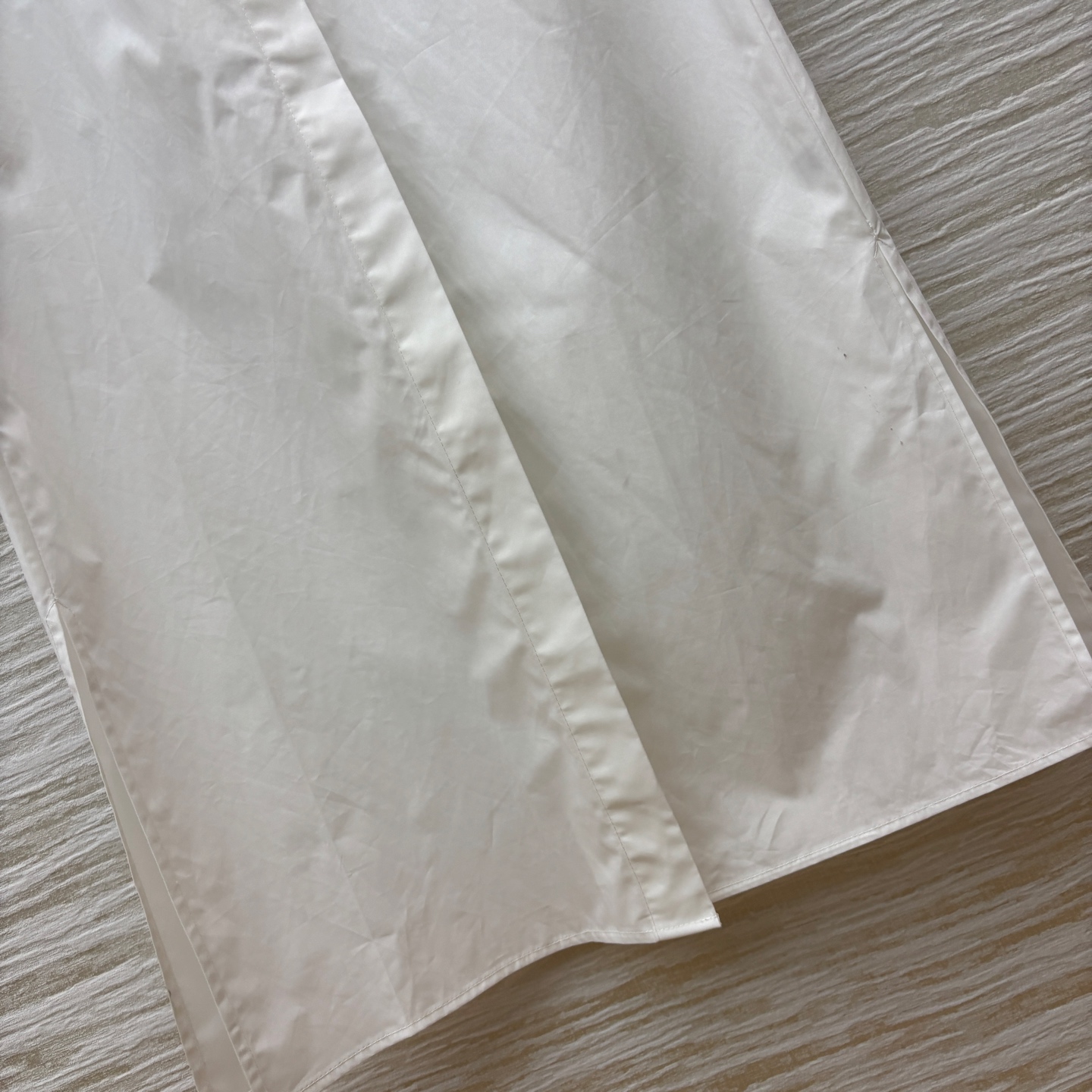 L家 25夏季新款 翻领拼接老花提花衬式连衣裙 夏季穿搭 既清爽又舒适 拼接透视提花老花衣袖设计 上身随