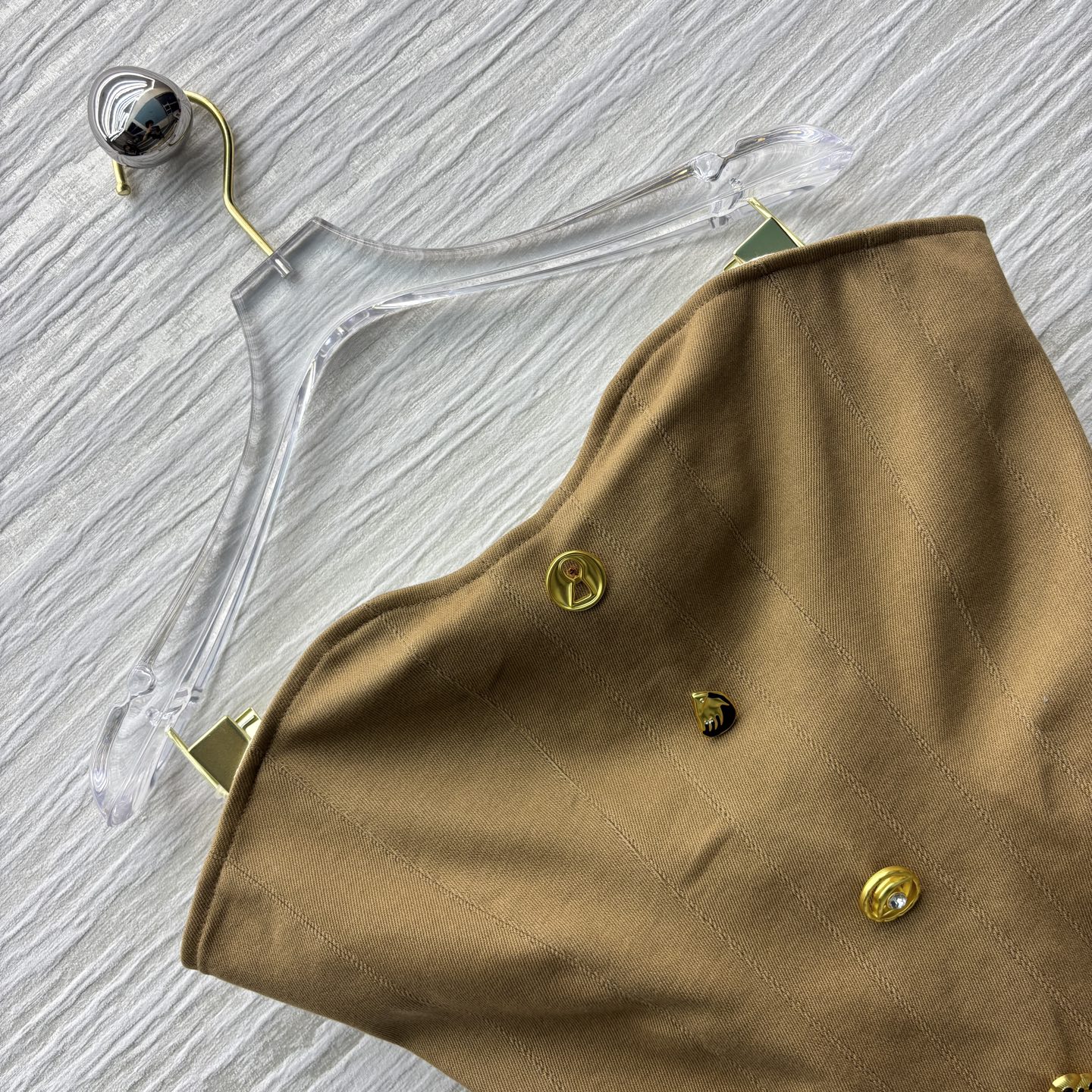 四个码数SMLXL Sch家 25新款 异形扣裹胸上衣 甜辣女孩必备 异形扣设计 简直是甜辣女孩的必备单