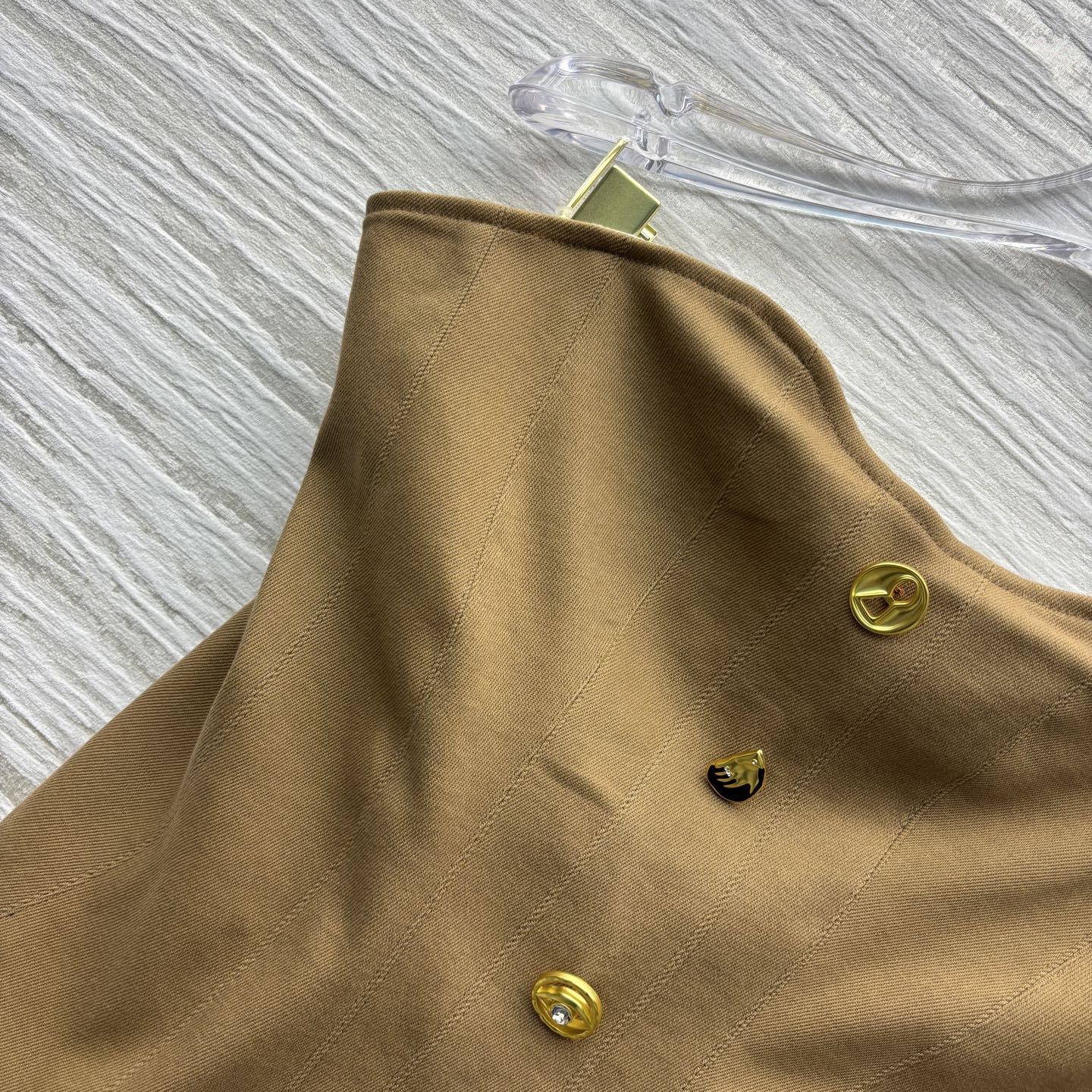 四个码数SMLXL Sch家 25新款 异形扣裹胸上衣 甜辣女孩必备 异形扣设计 简直是甜辣女孩的必备单