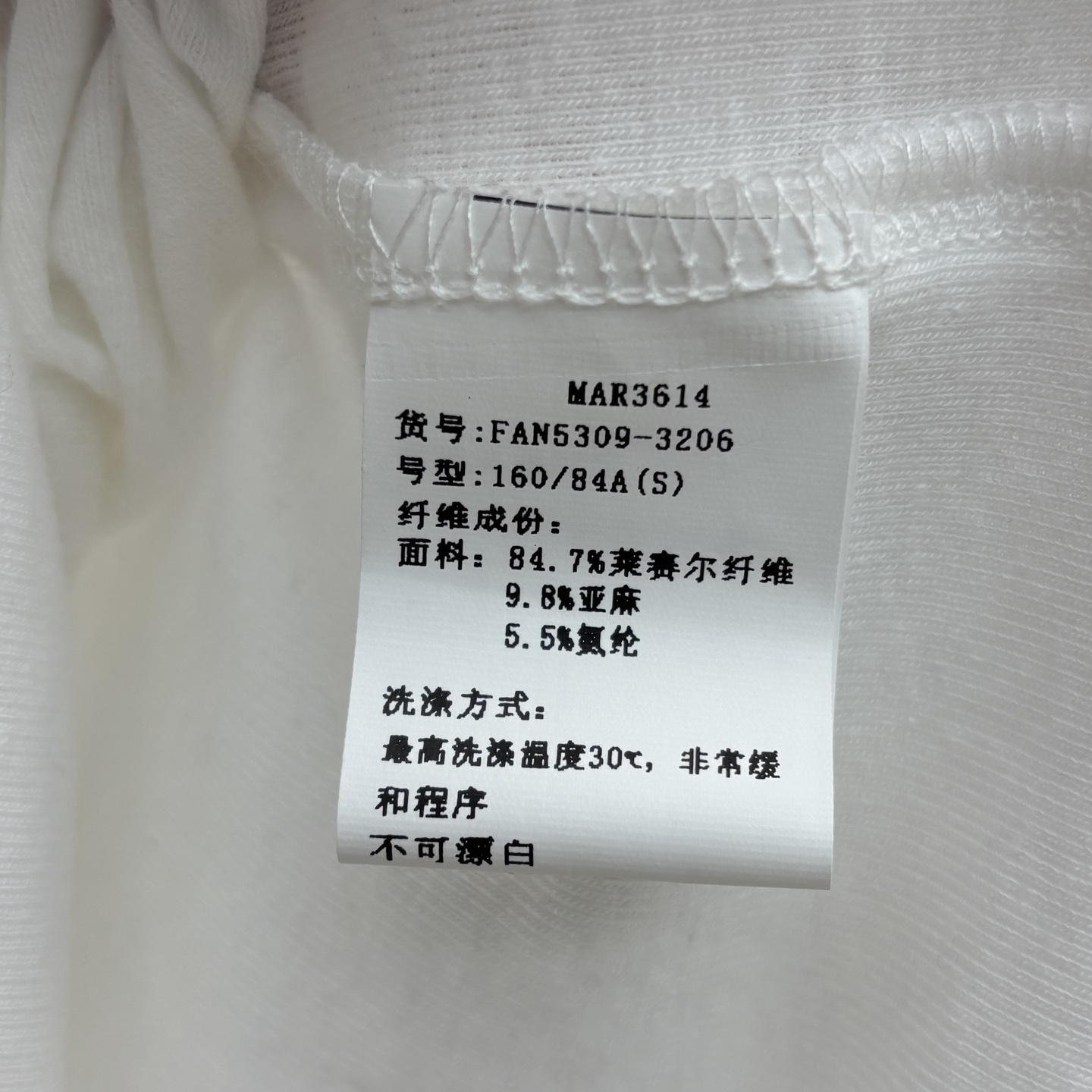 L春夏 polo领亚麻T恤 采用雪花纹亚麻混纺面料 宽松版型和直筒线条设计 随性精致 两色SML 