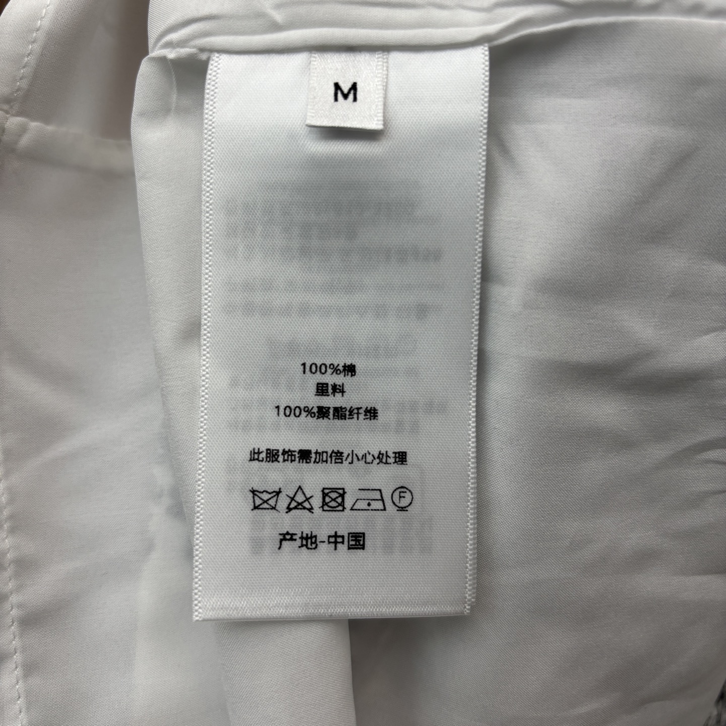 D家 25春夏 动物丛林印花飞袖连衣裙  经典大气的动物丛林印花图案 高调大气又时髦 优雅又有质感 温柔