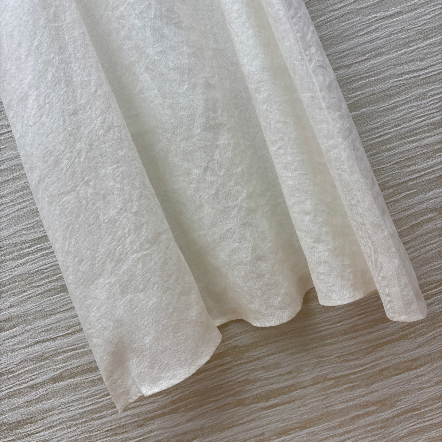 Sch家 25春夏 翻领短袖亚麻连衣裙 气质小翻领V领设计 异形扣装饰 腰间收腰收腰显瘦 腰部褶皱A字裙