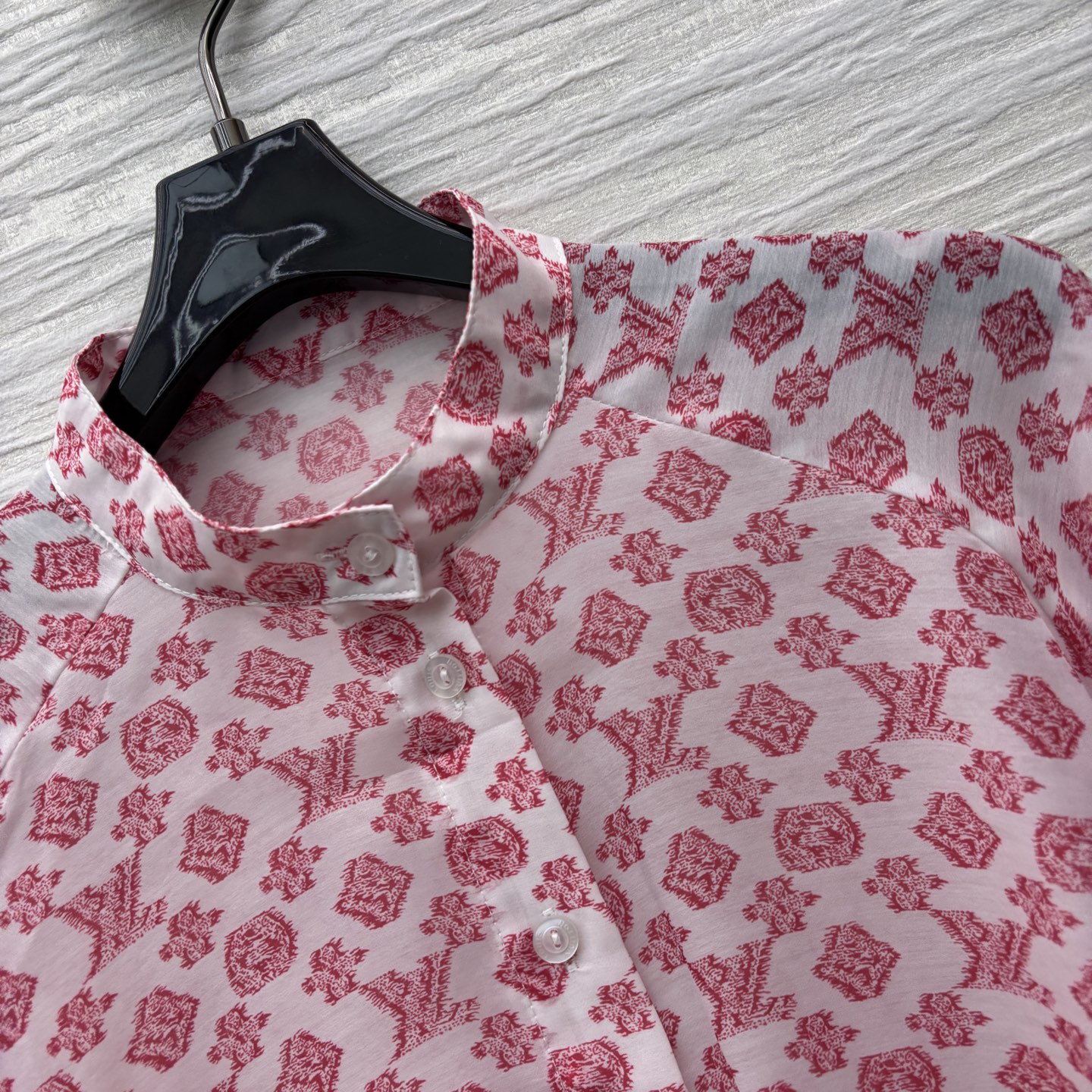 L家 25夏季新款 不规则斗篷式衬衫 版型宽松完全不挑身材 视觉显瘦显清冷气质 L家经典老花花纹配色超级