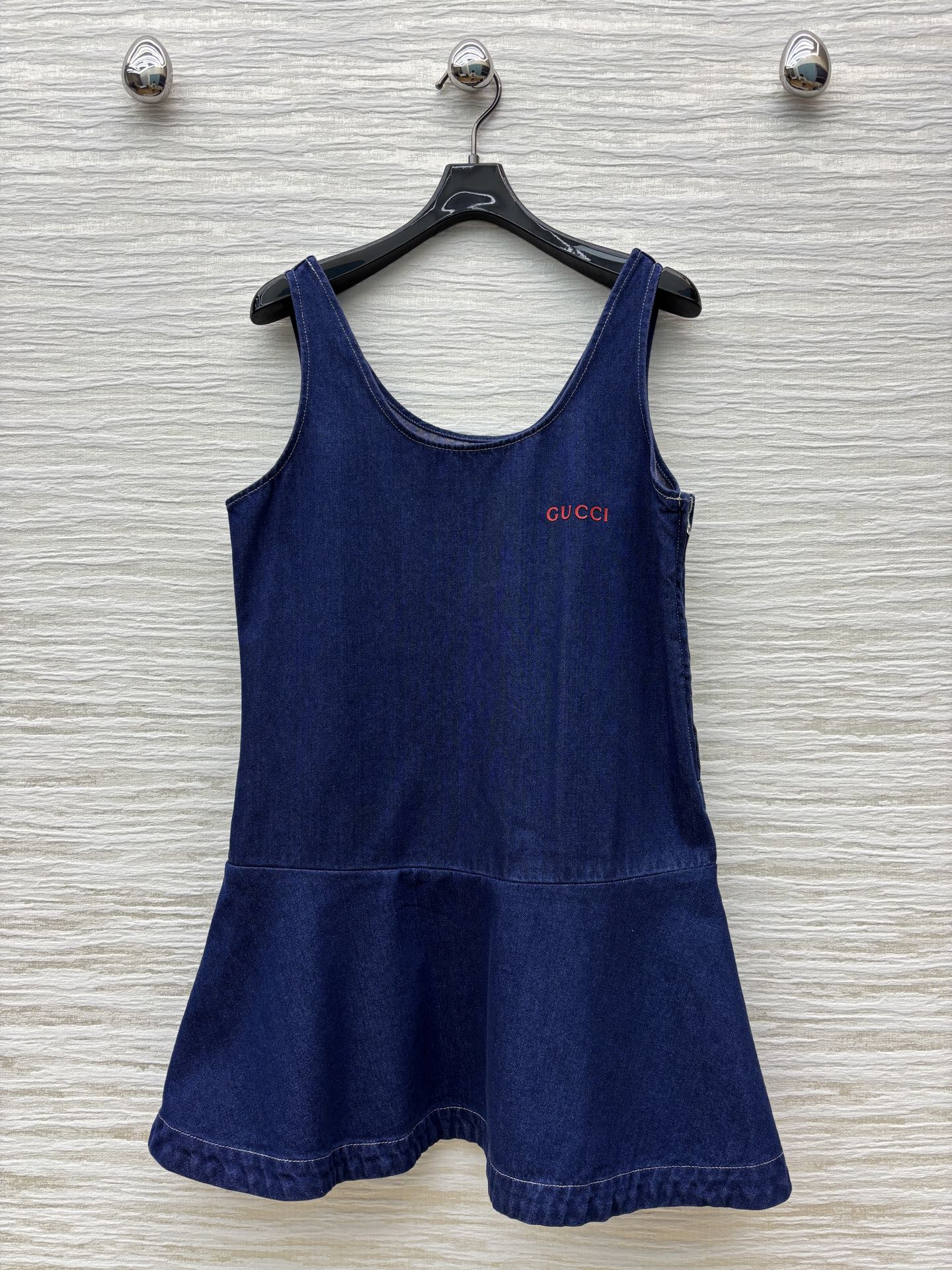 G家 25新品 鱼尾无袖牛仔背心裙 定制棉牛仔材质 酵素水洗工艺 柔软舒适时尚减龄 上身超舒适 上身时髦