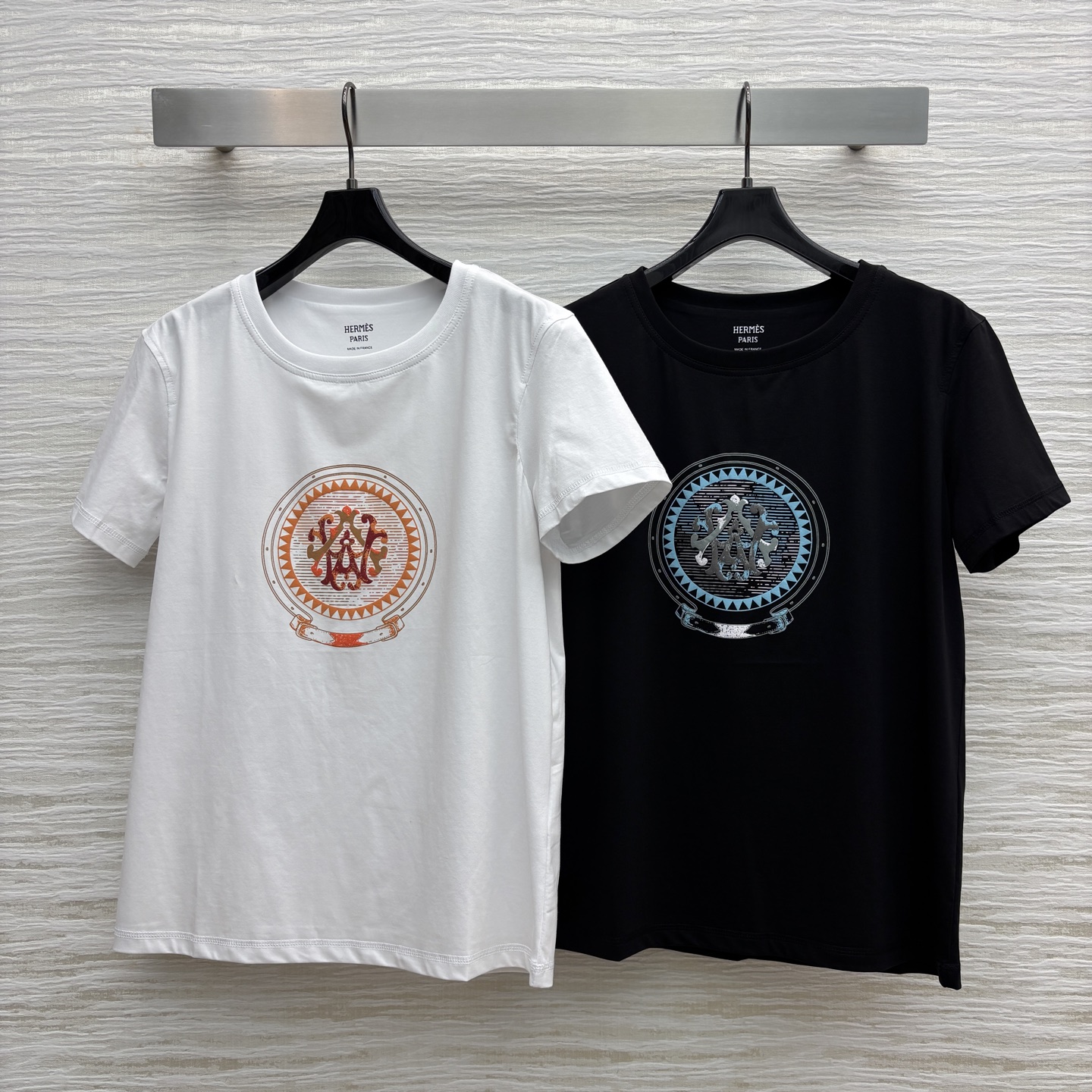 H家 25夏季新品 图腾渐变印花短袖T恤 简洁基础款 百搭不挑人 宽松版型藏肉显瘦 上身巨百搭又好看 日