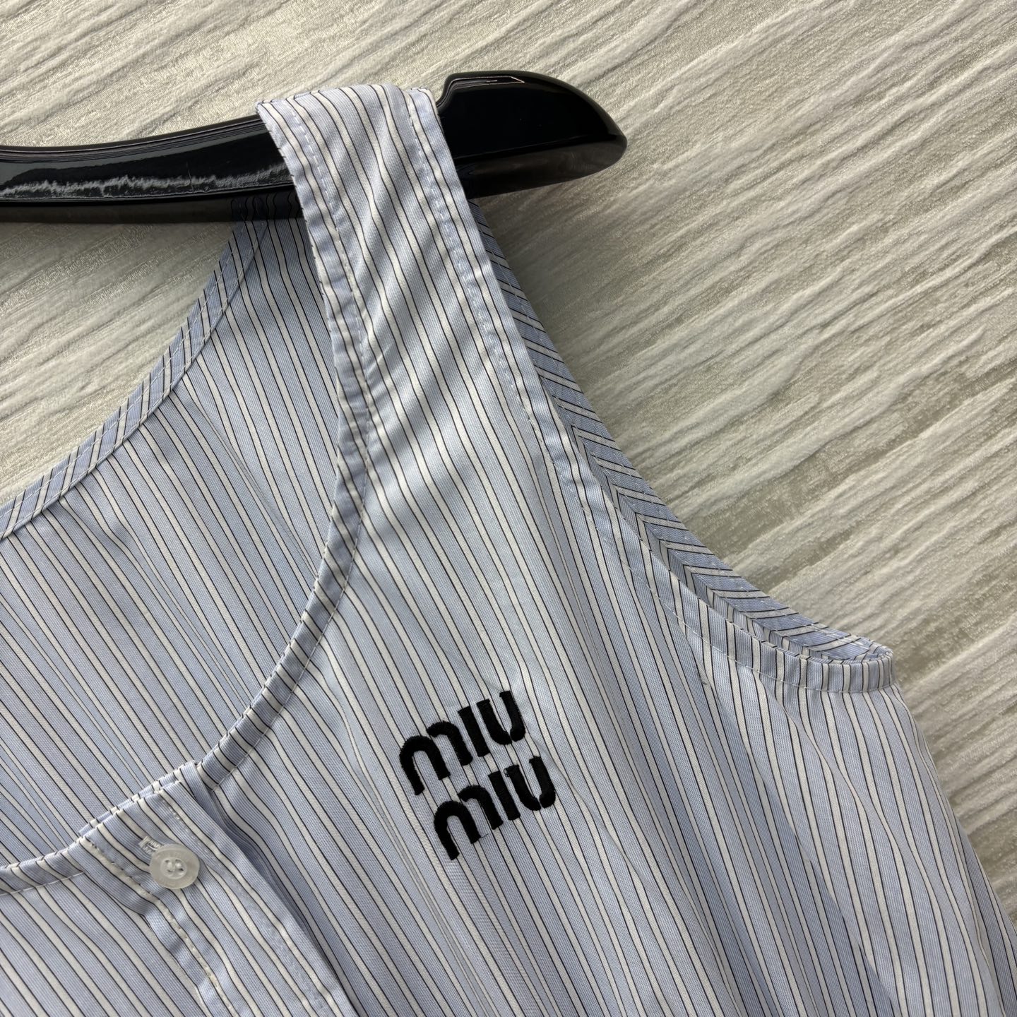 Miu家 25春夏新款 蓝条纹无袖收腰连衣裙 超级乖的甜美系学院风无袖连衣裙 清爽干净的蓝条纹配色 上身