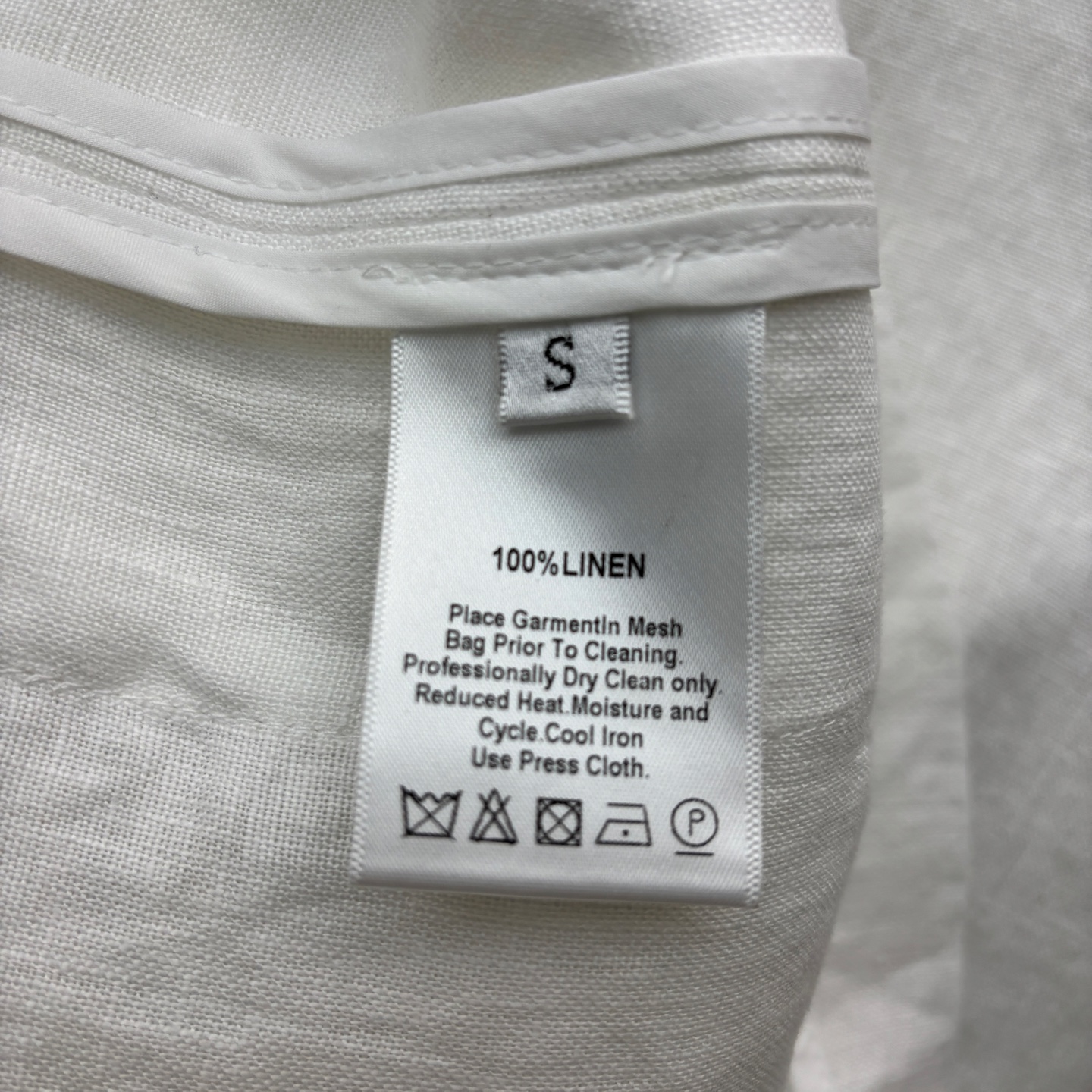 Sch家 25春夏 异形扣装饰亚麻马甲 特别适合春夏的不费力穿搭 实穿性很强 任何单品叠穿 亚麻面料挺阔