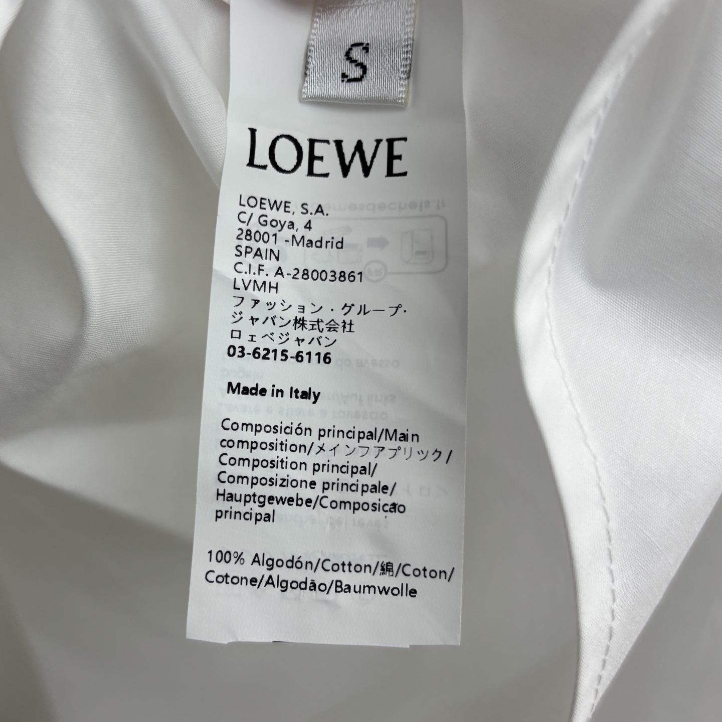 LW家 25年早秋 撞色袖口设计翻领衬衫 娃娃款版型 刺绣logo点缀 既清爽又舒适 上身随性又好看 不