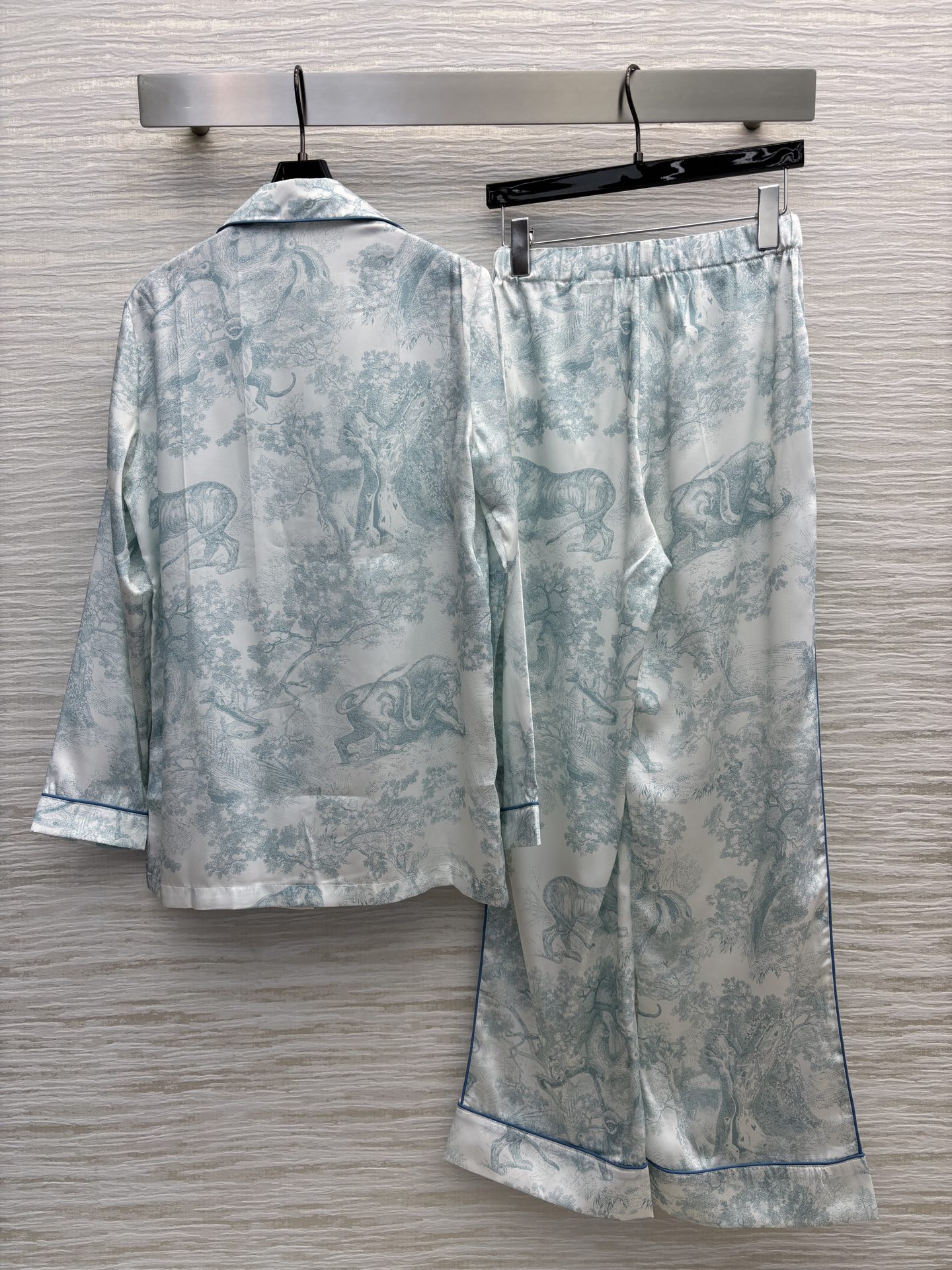 D家 25夏季新款 丛林印花居家套装 翻领衬衫+休闲裤  经典的丛林图案设计  低调又时髦 翻领衬衫搭配