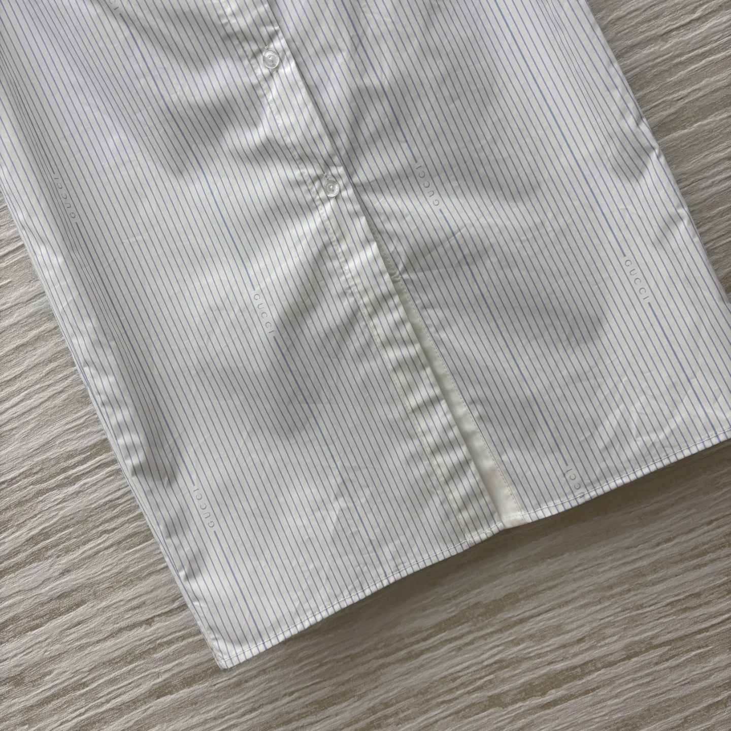 G家 25夏季 撞色条纹logo印花半身裙 高腰直筒排扣版型 敲打好处的裙长 不会压个子又显得很淑女 上