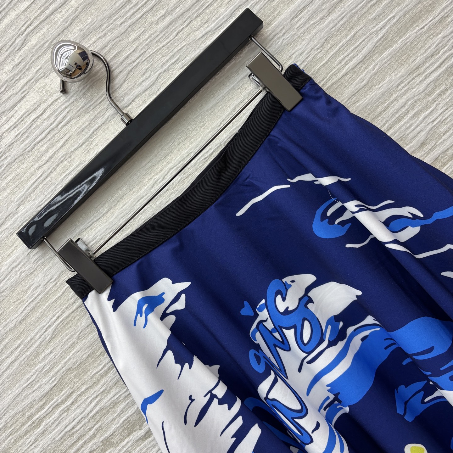 D家25新款 souvenir城市限定系列半身裙 高腰A字大裙摆 时髦又洋气 高腰版型 恰到好处的裙长 