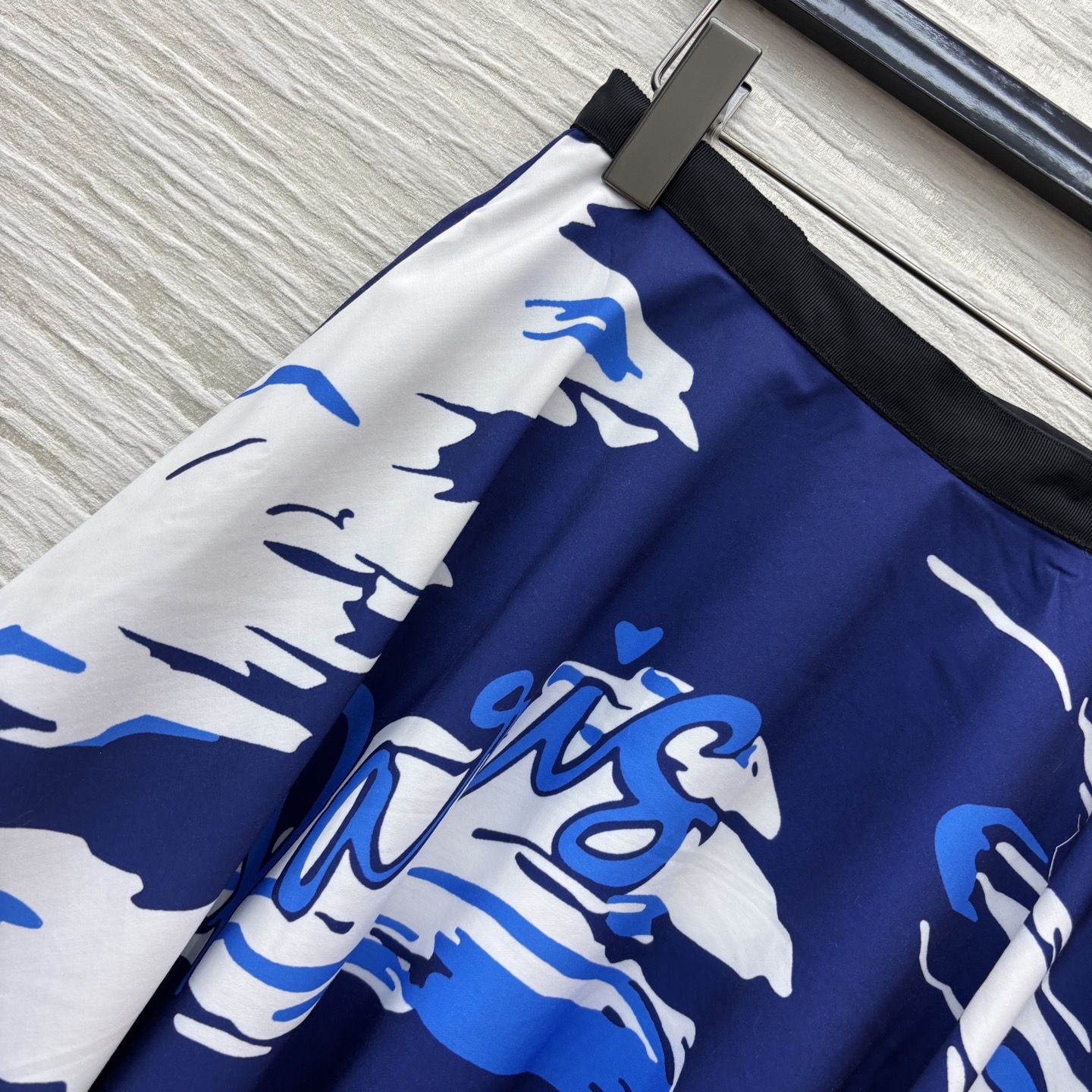 D家25新款 souvenir城市限定系列半身裙 高腰A字大裙摆 时髦又洋气 高腰版型 恰到好处的裙长 