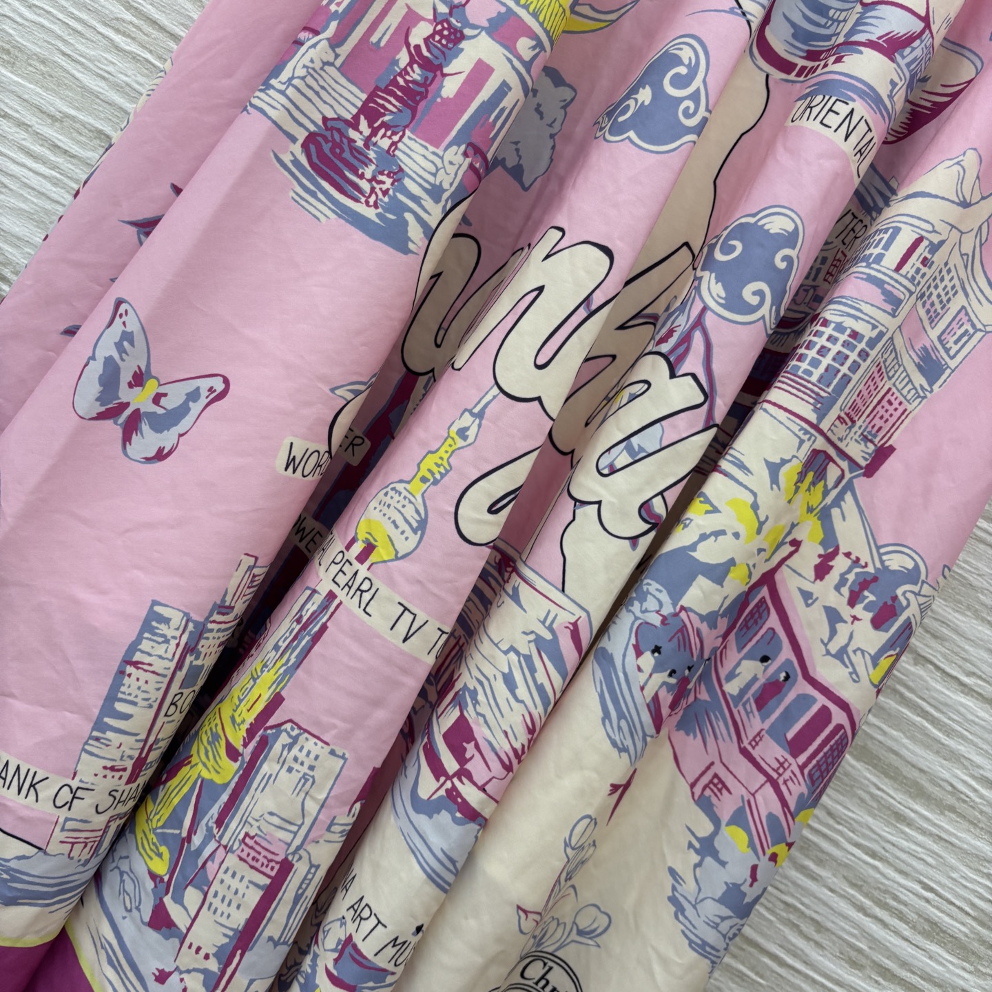 D家25新款 souvenir城市限定系列半身裙 高腰A字大裙摆 时髦又洋气 高腰版型 恰到好处的裙长 
