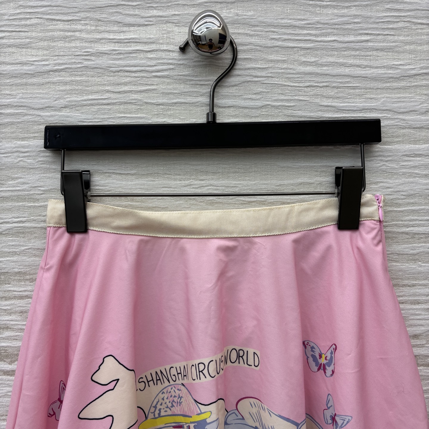 D家25新款 souvenir城市限定系列半身裙 高腰A字大裙摆 时髦又洋气 高腰版型 恰到好处的裙长 