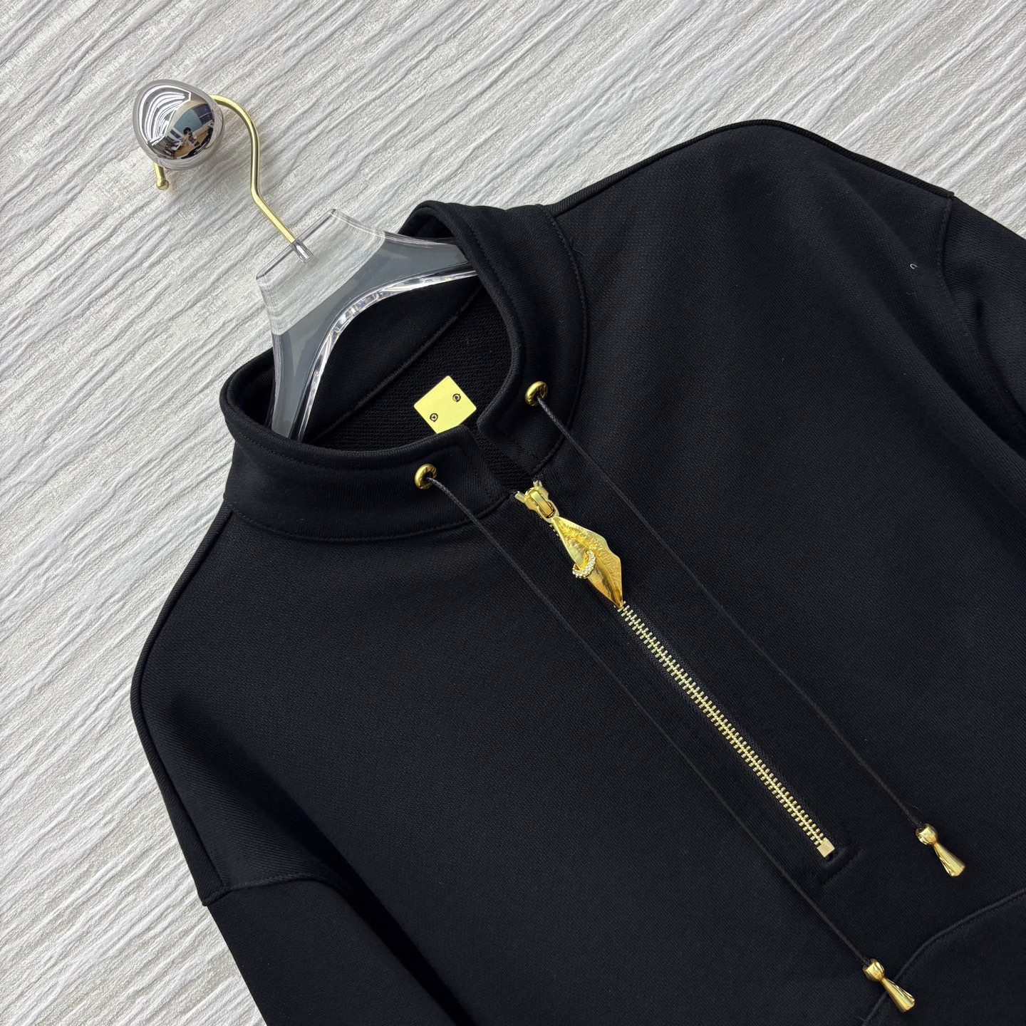 “Versatile One-Size-Fits-All Dress with Autumn Theme and Elegant Details” - 图片 4
