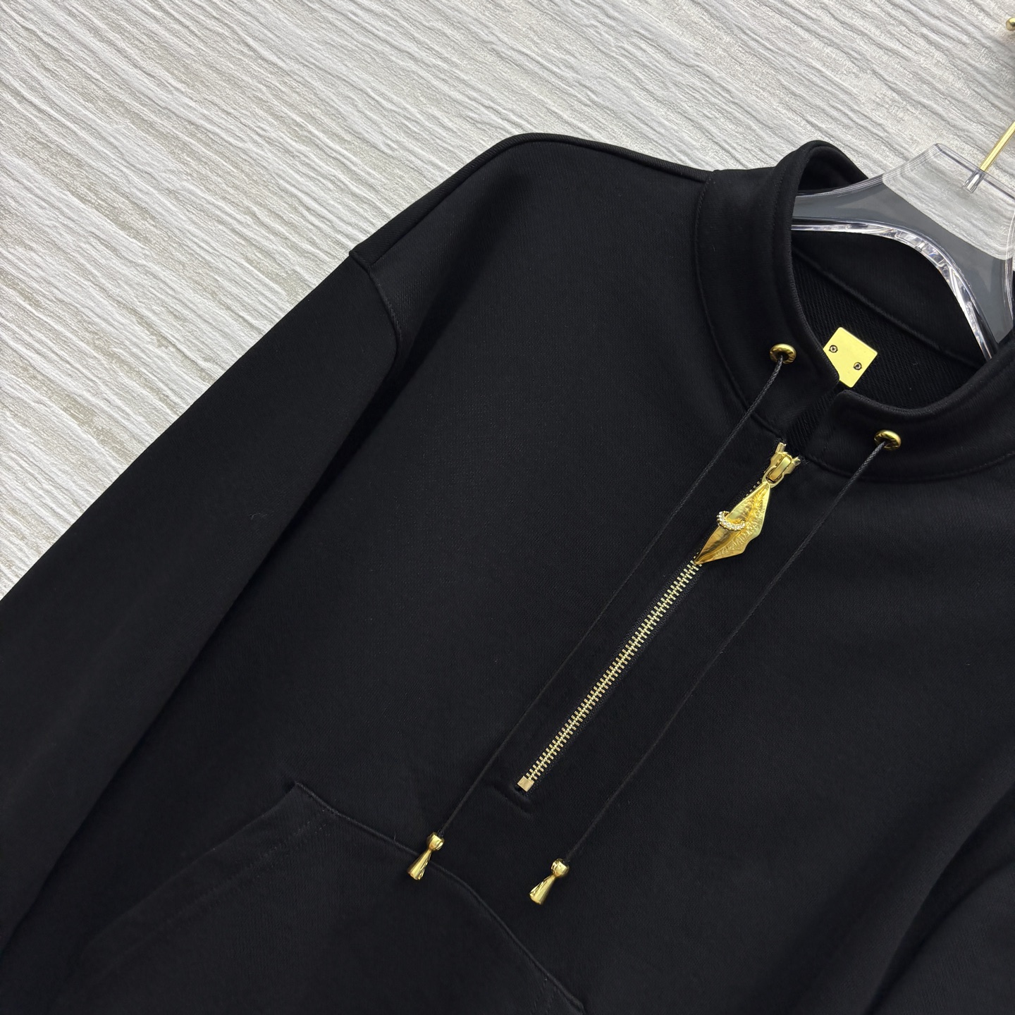 “Versatile One-Size-Fits-All Dress with Autumn Theme and Elegant Details” - 图片 3