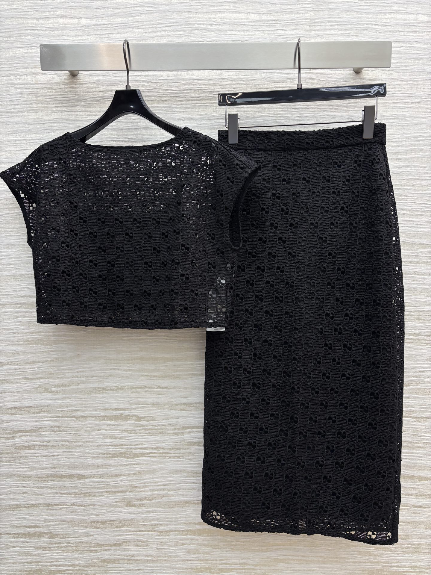 Stylish One-Size-Fits-All Dress and Double G-Dressing Suit Collection Summary - 图片 1