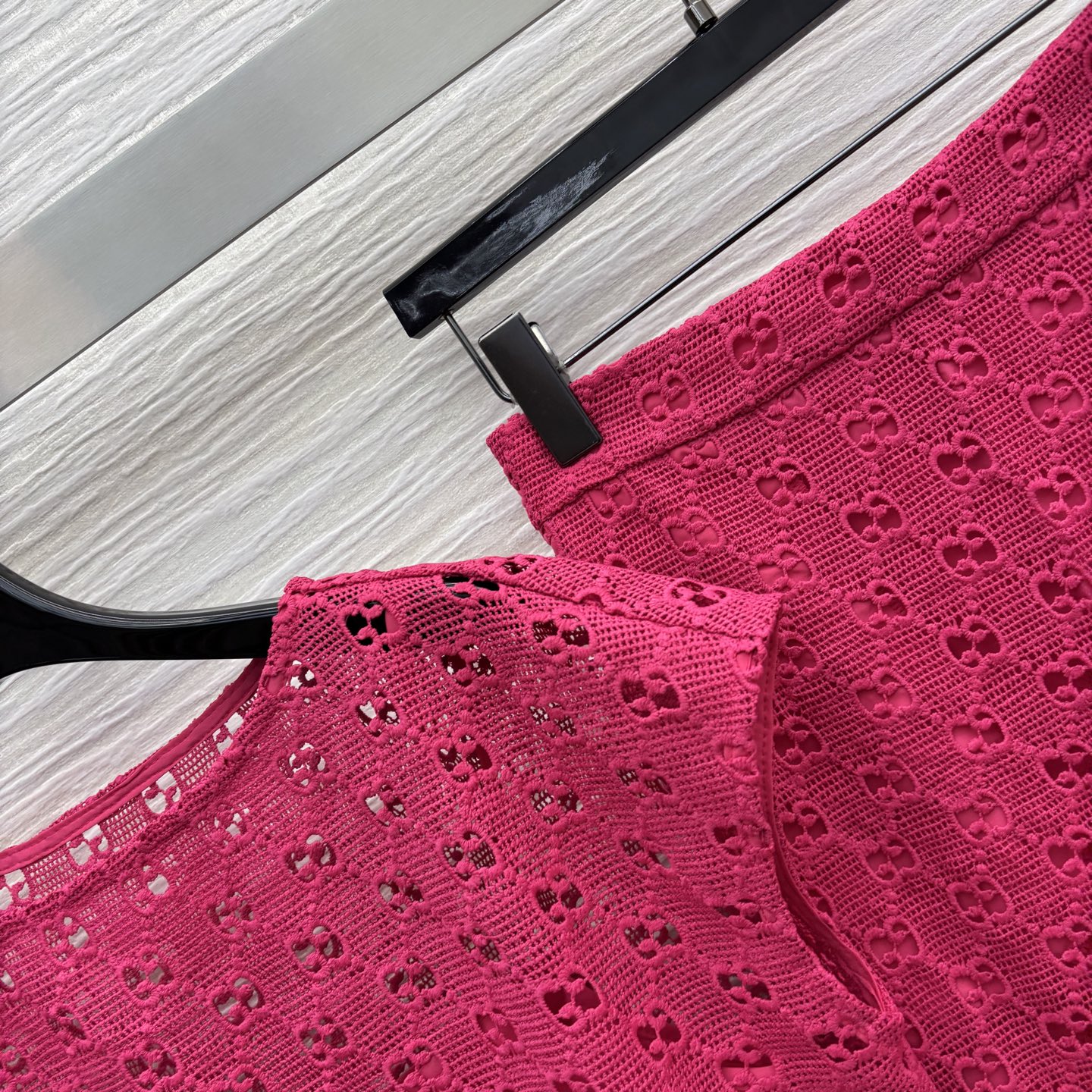 Stylish Original Dress Collection: G’s House Packing with 25 New Pairs and Double G-Dressing Suit - 图片 4