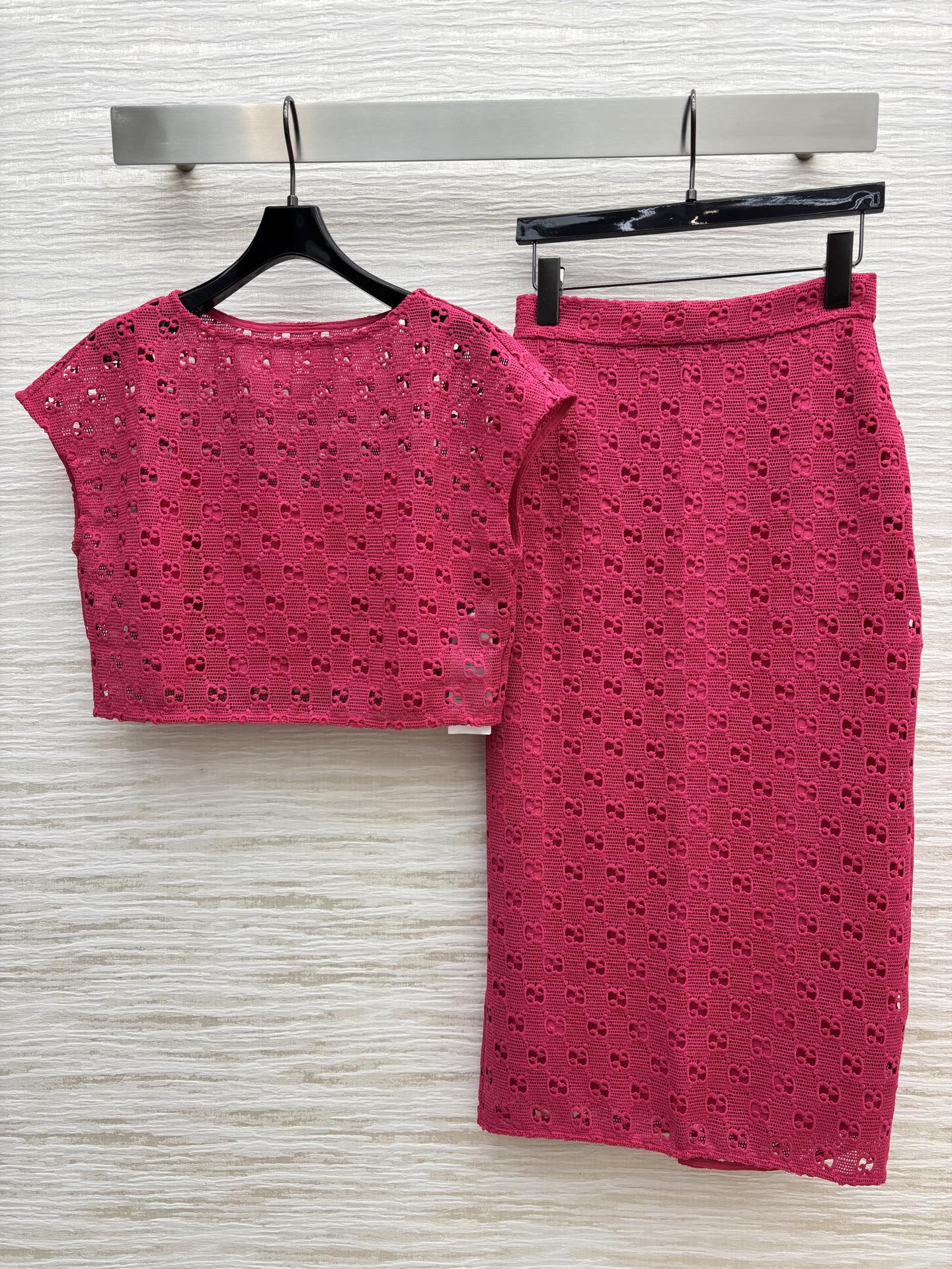 Stylish Original Dress Collection: G’s House Packing with 25 New Pairs and Double G-Dressing Suit - 图片 1