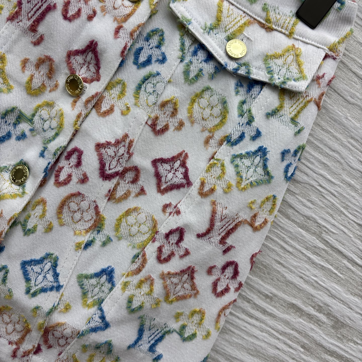 L家 25早秋 彩色老花提花牛仔系列 翻领夹克外套+高腰短裙 定制提花牛仔面料 质感高级 满印七彩Mon