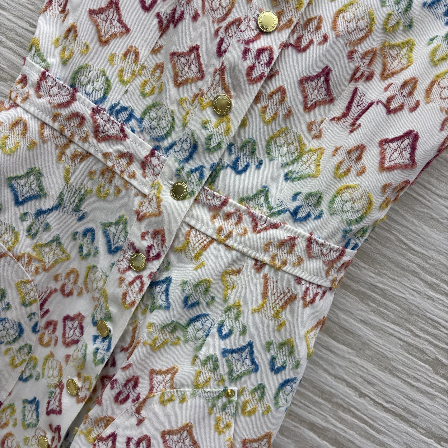 L家 25早秋 彩色老花提花牛仔系列 排扣无袖牛仔连衣裙 定制提花牛仔面料 质感高级 满印七彩Monog