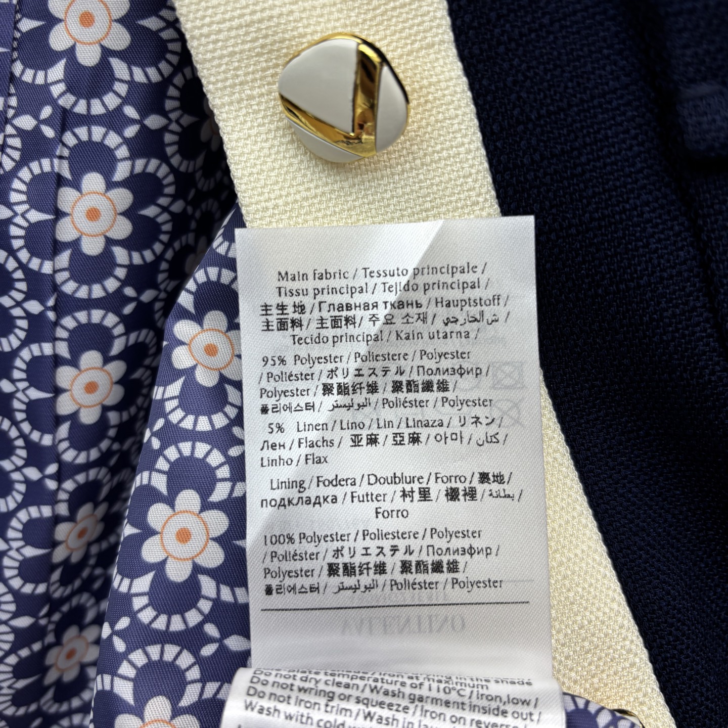 V家 25秋新款 翻领四口袋中长款开衫 中长款设计 上身就得显层次感 撞色包边收口 减龄气质复古又时髦 