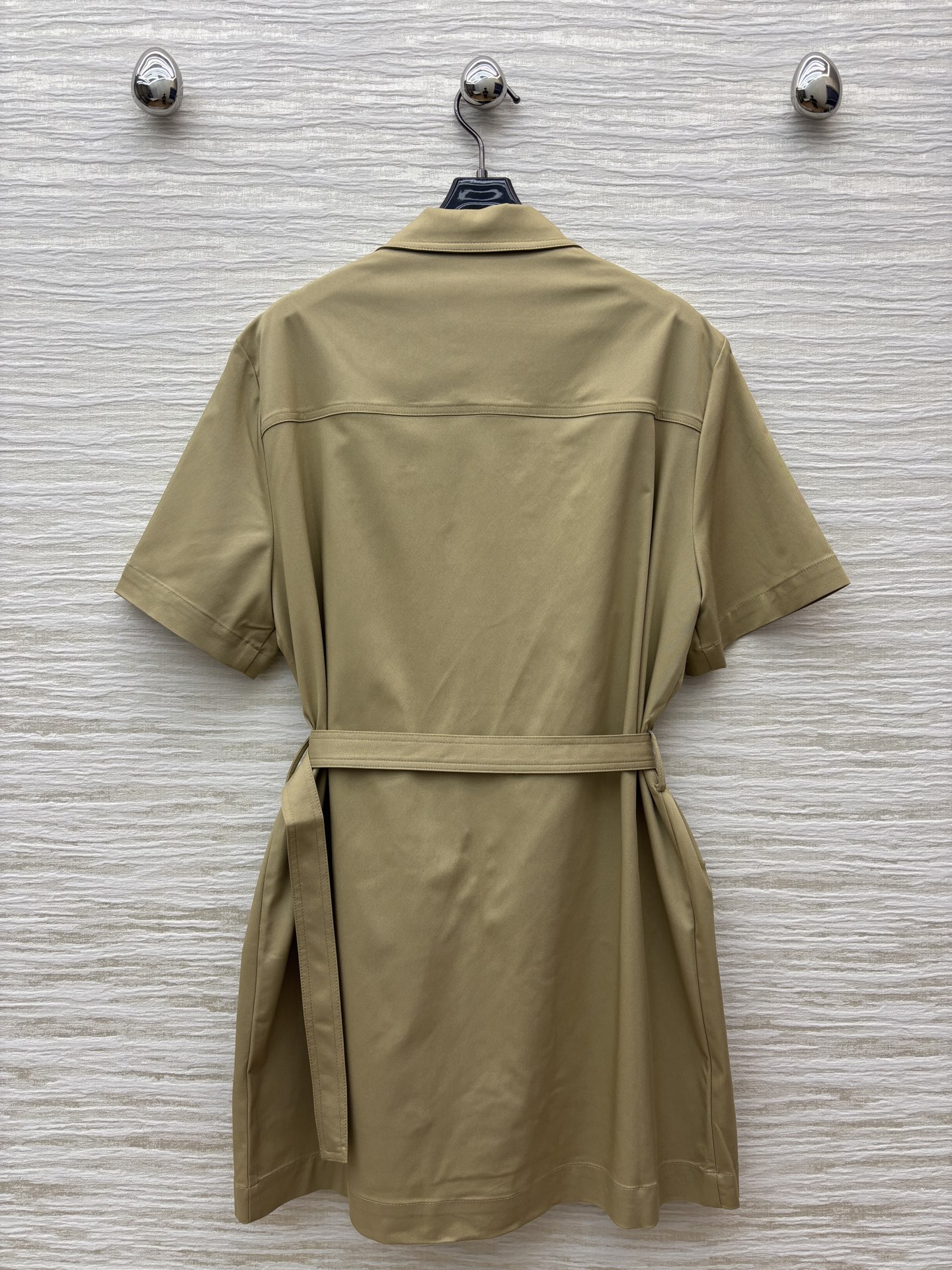 PD家 25春夏新款 卡其色工装风连衣裙 卡其色简直太显瘦拉 工装风简直绝了 超级时髦流行 每个女孩都会