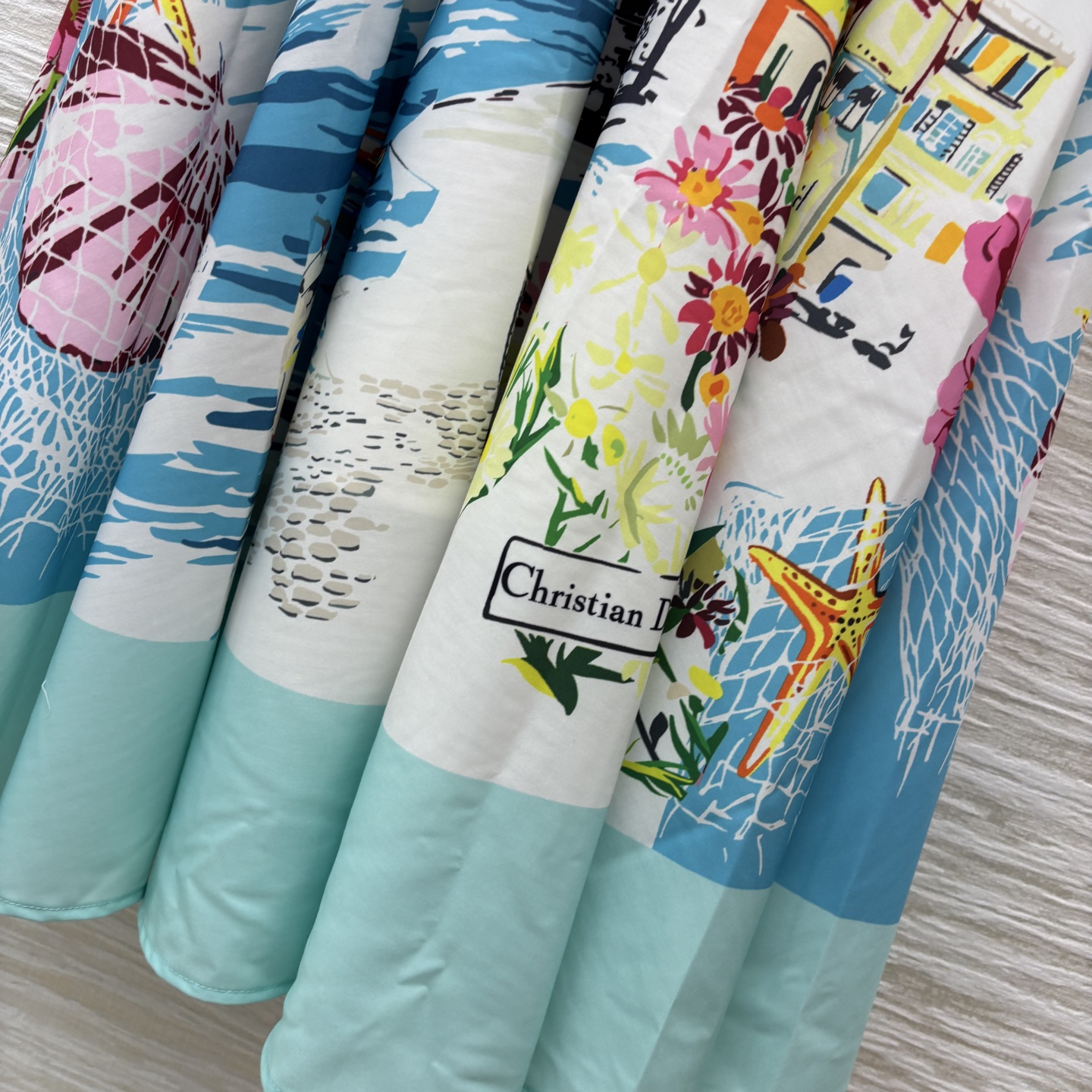 D家 25夏季 度假风印花百褶半裙 基础款高腰半身裙 质感面料都很赞 定制图案面料 超级火爆实穿 上身显