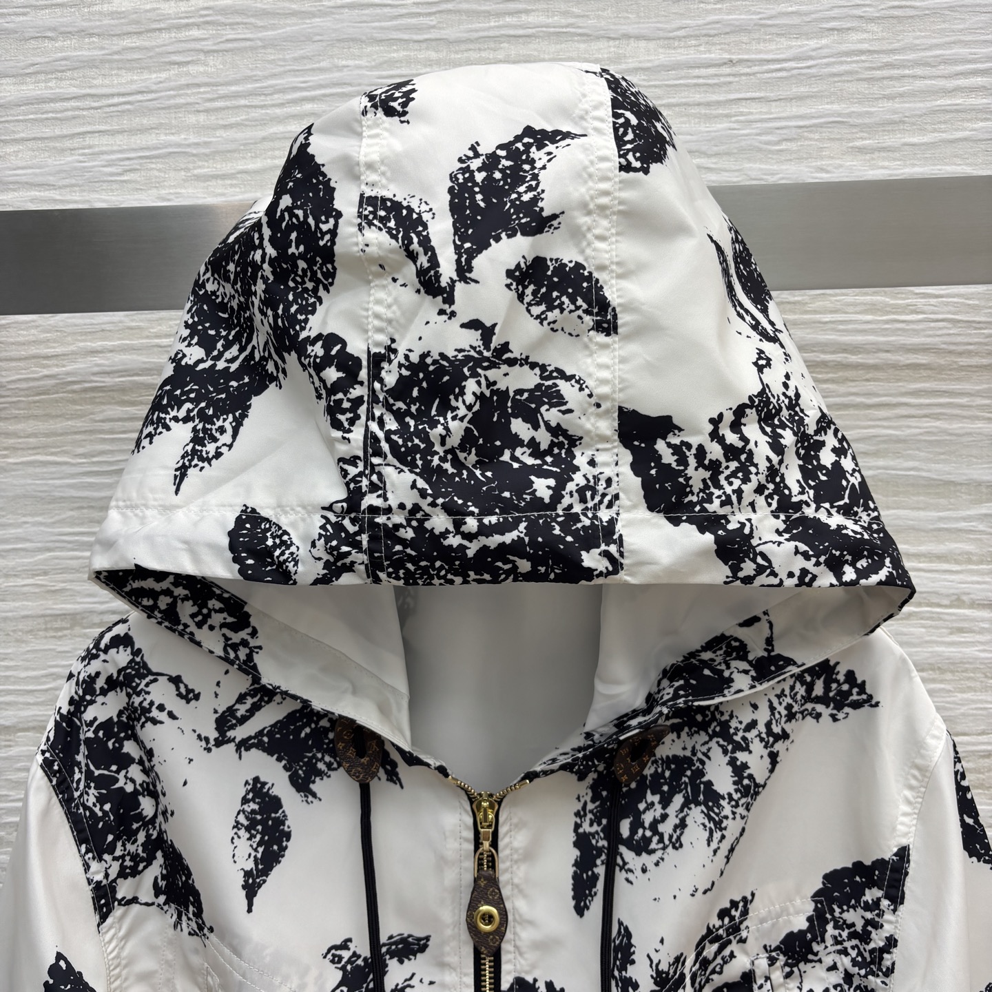 L家 25夏季新款 水墨椰树字母印花套装 连帽收腰外套+ logo椰树拼接小脚裤 经典的连帽设计百搭不挑