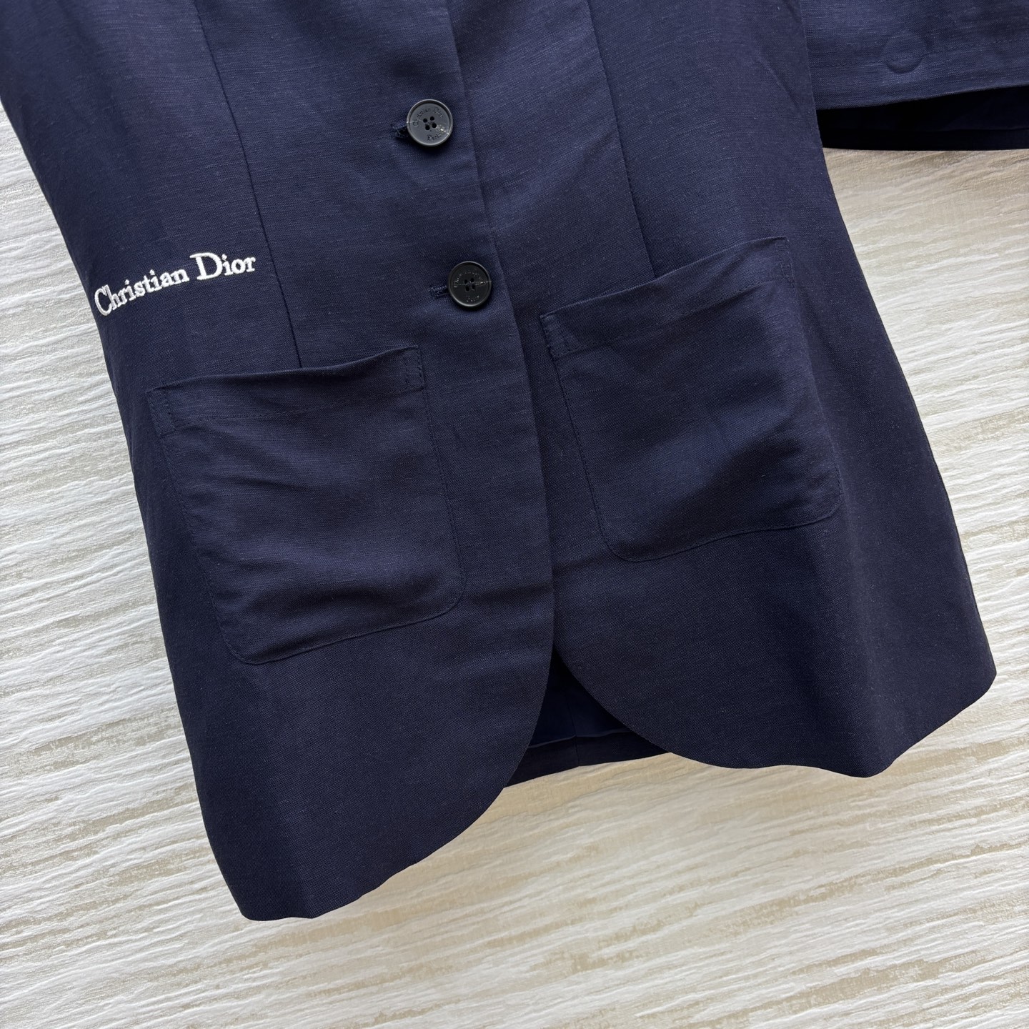 D家 25春夏新款 通勤马甲套装 经典小马甲+高腰短裤 logo刺绣点缀 显高级 立体修身剪裁 干练时髦