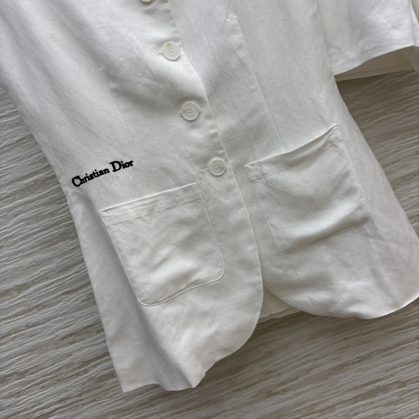 D家 25春夏新款 通勤马甲套装 经典小马甲+高腰短裤 logo刺绣点缀 显高级 立体修身剪裁 干练时髦